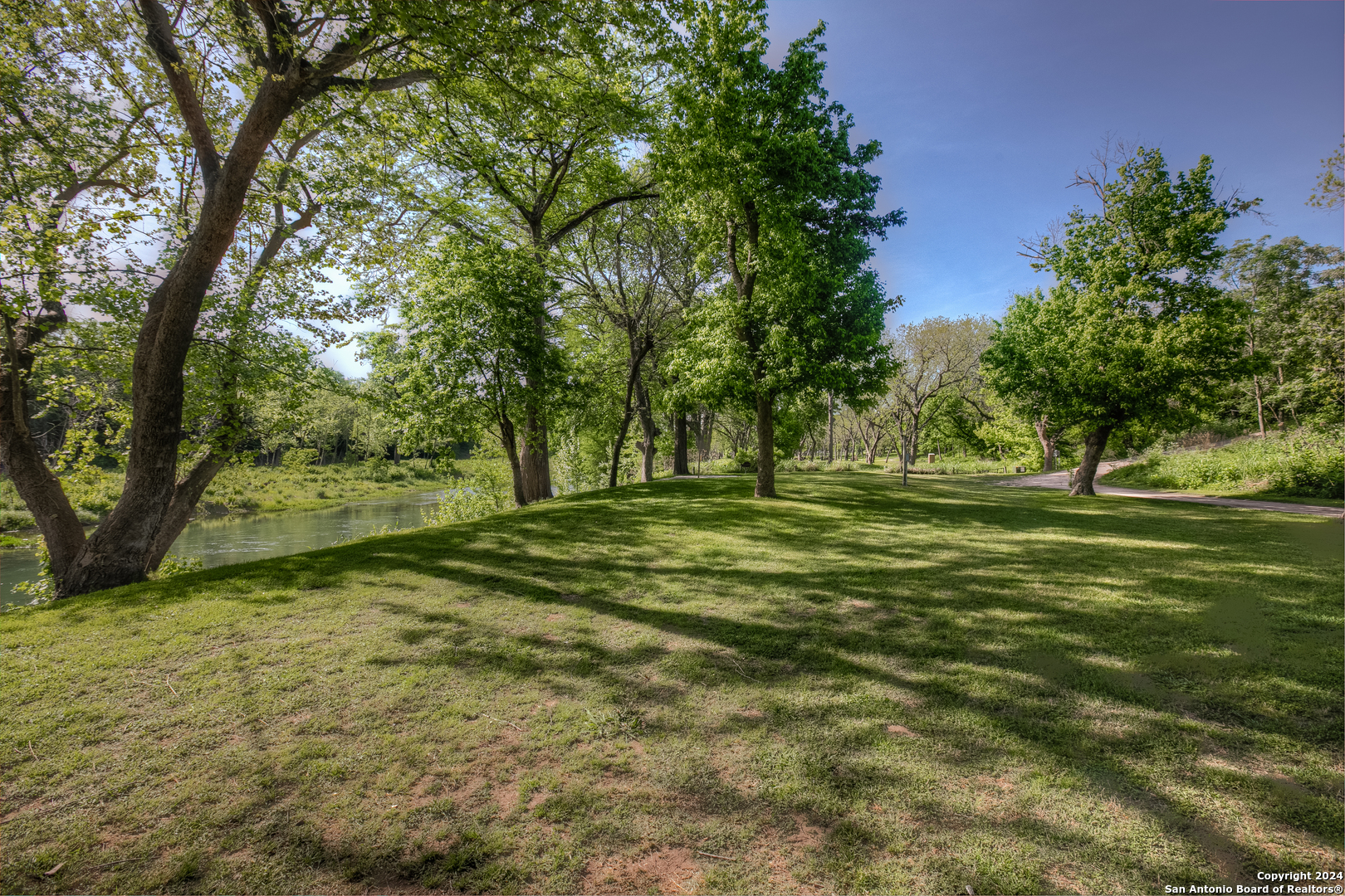 main property photo 8