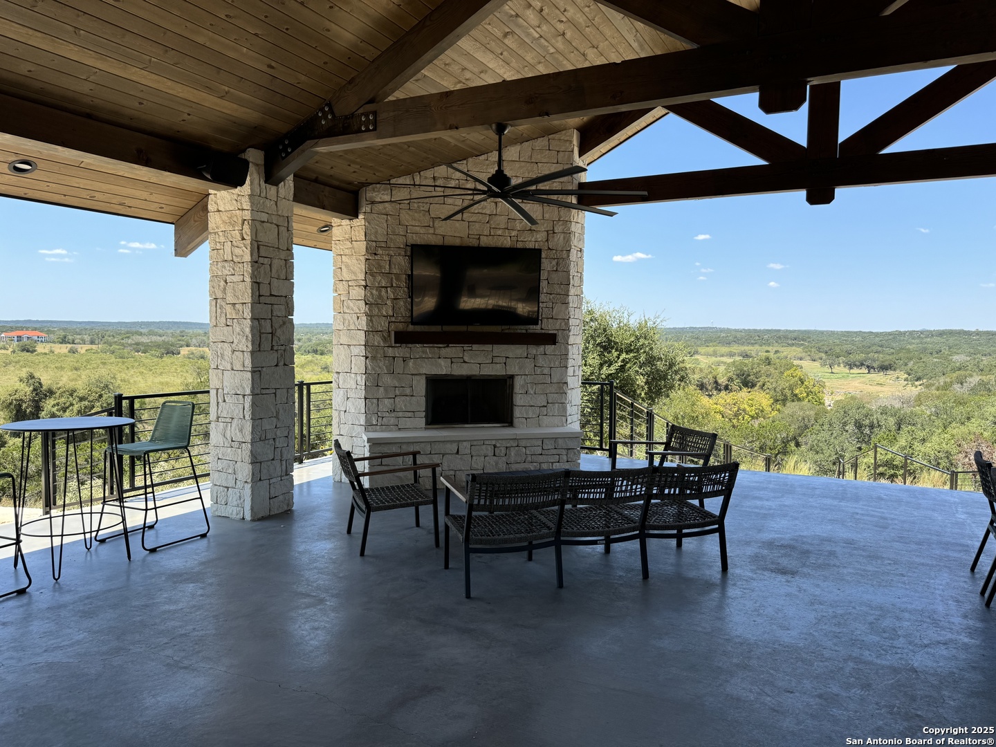 main property photo 10