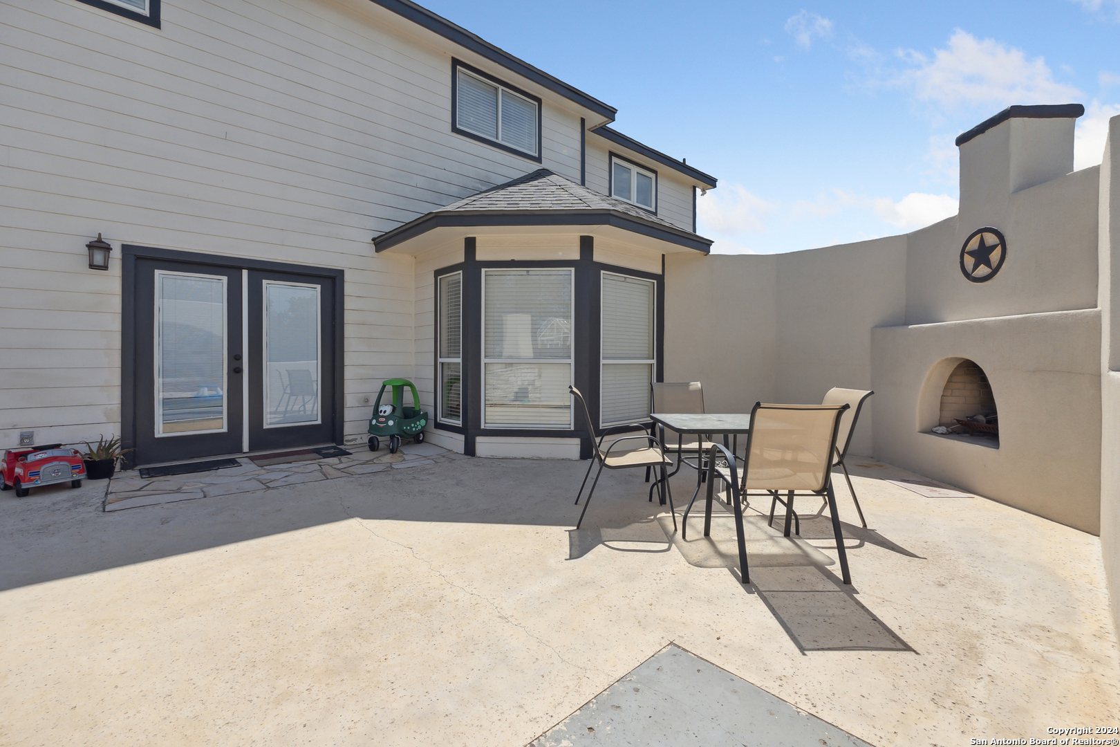 main property photo 40