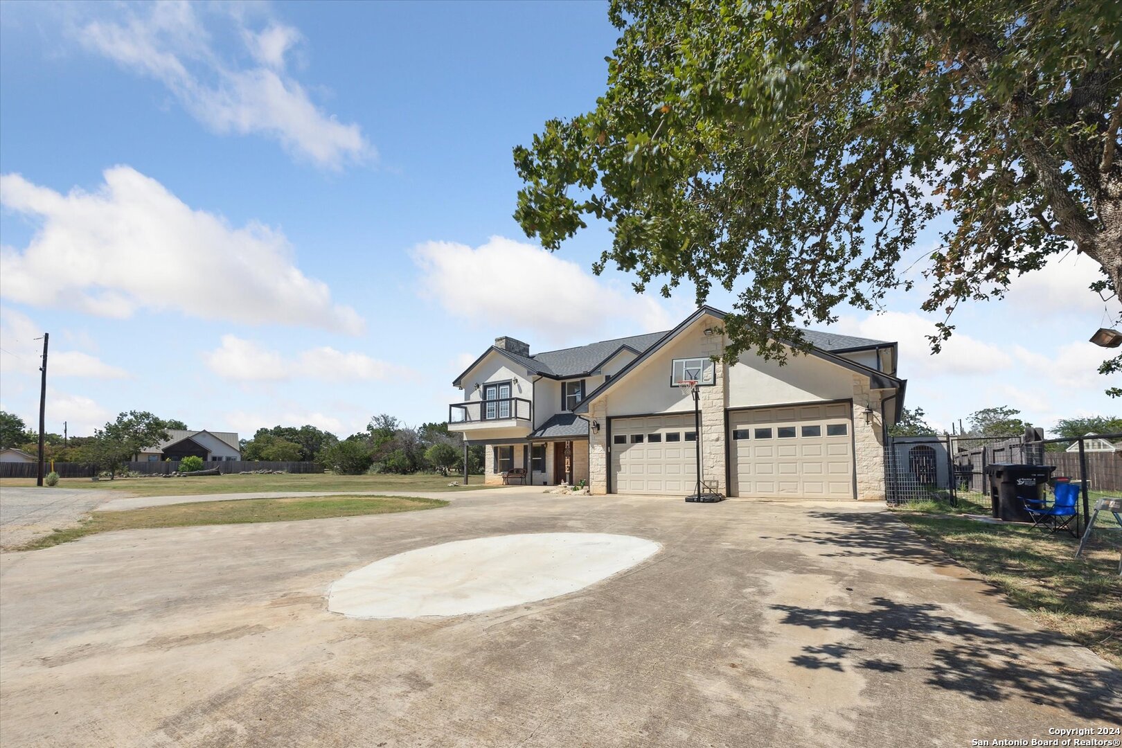 main property photo 6