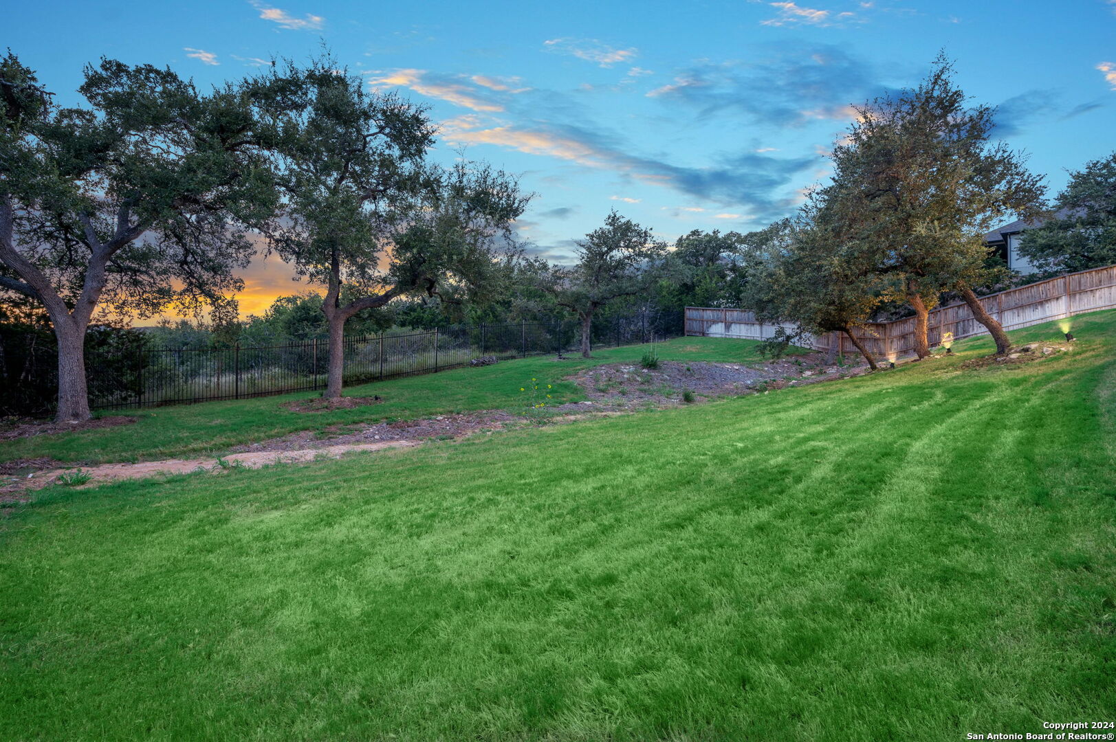 main property photo 30
