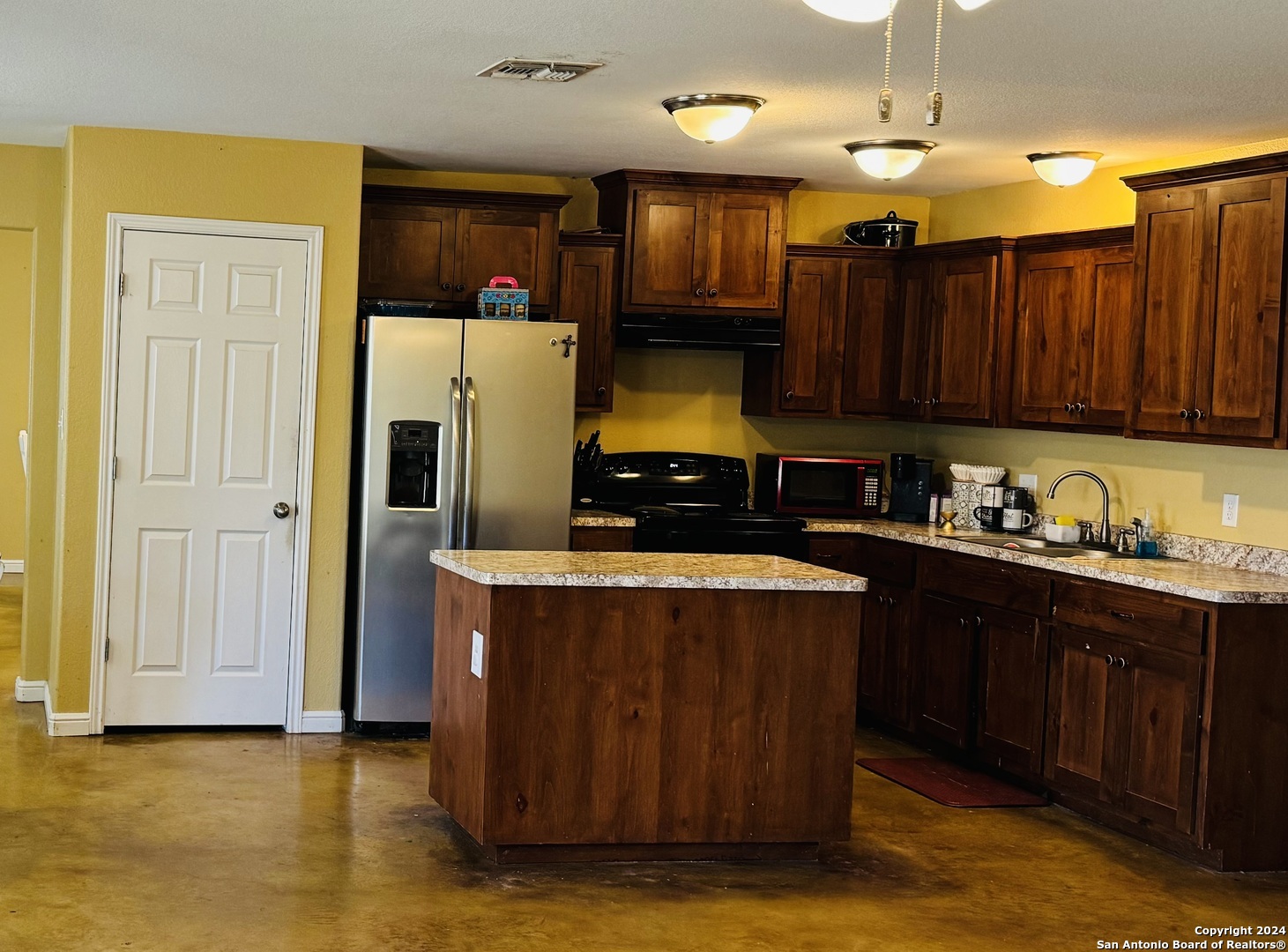 main property photo 18