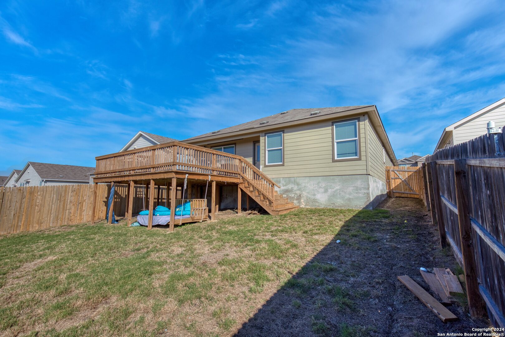 main property photo 28