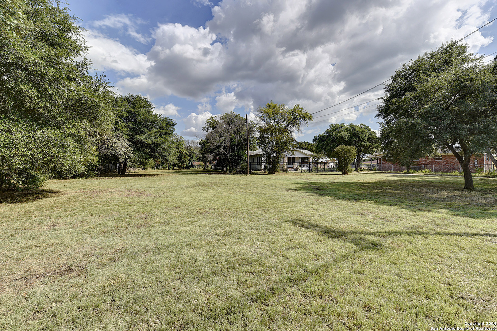 main property photo 28