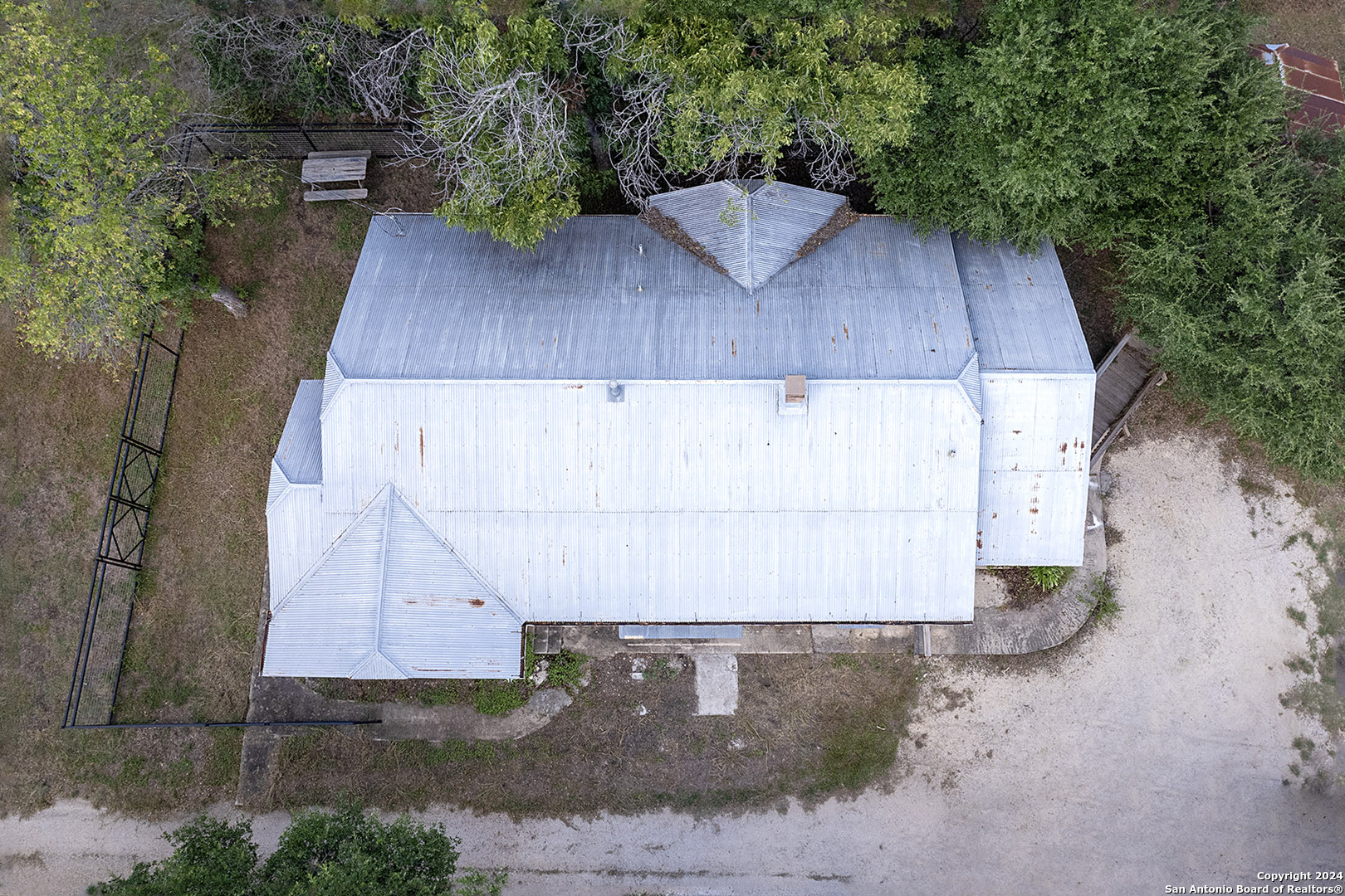 main property photo 34
