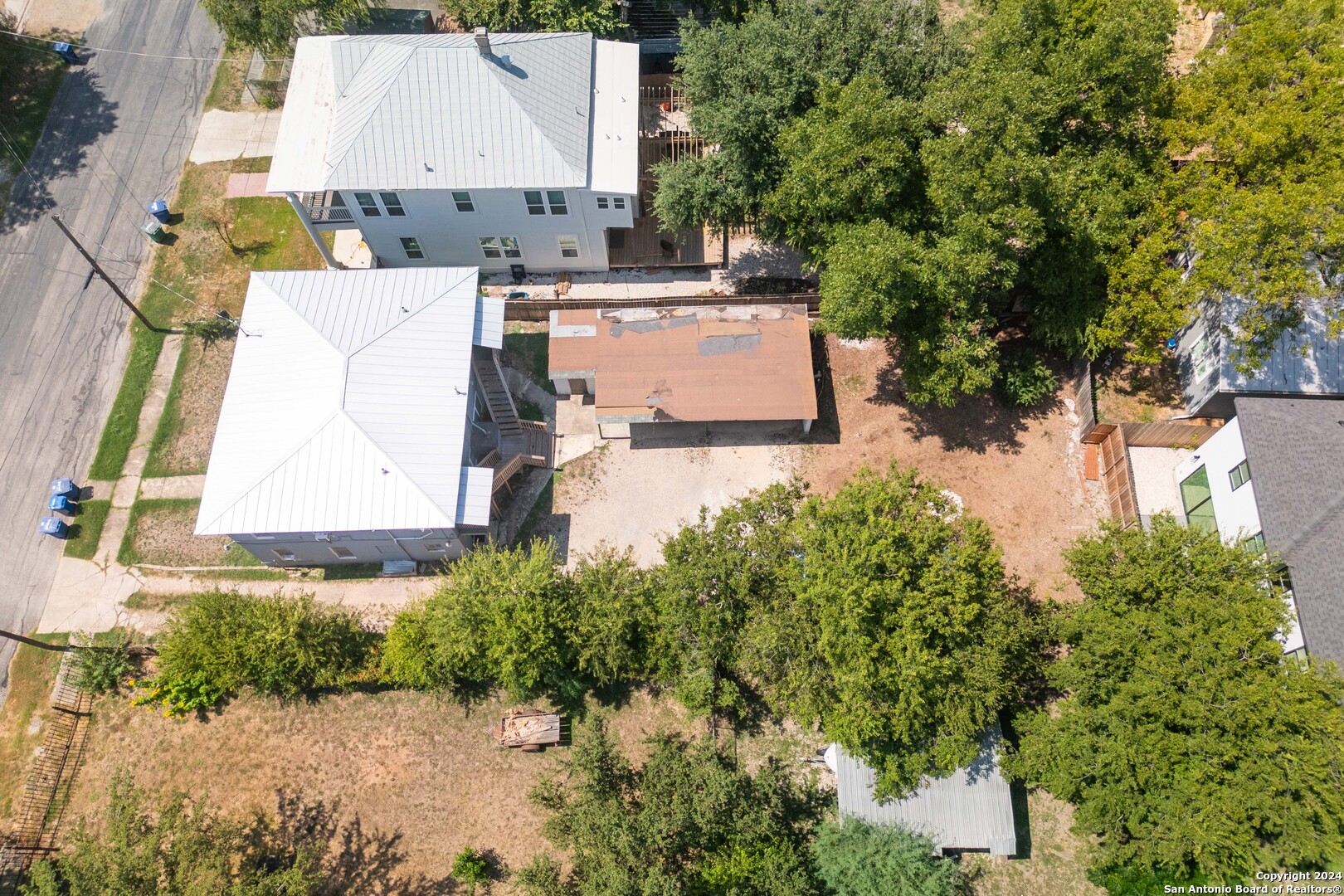 main property photo 12