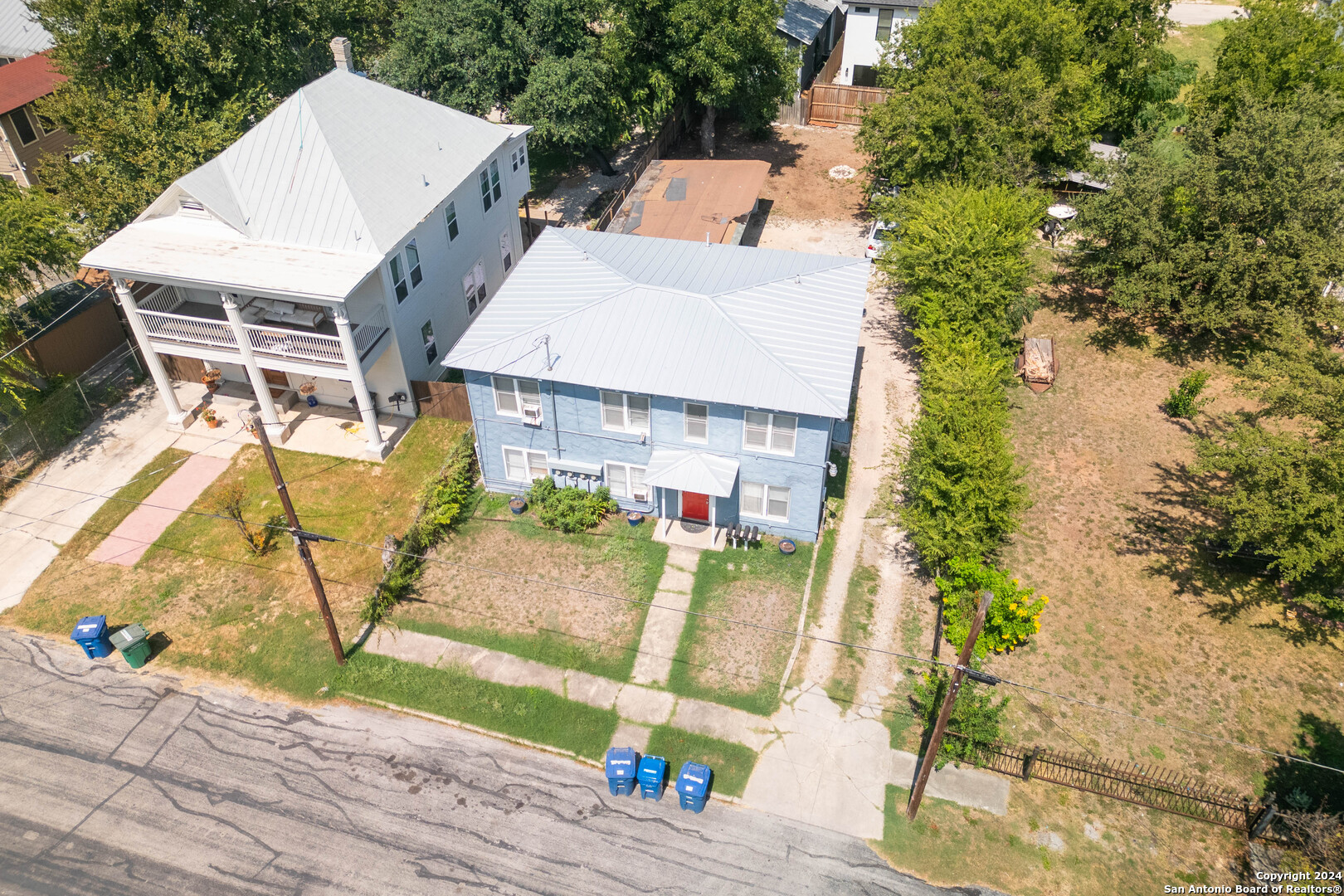 main property photo 13