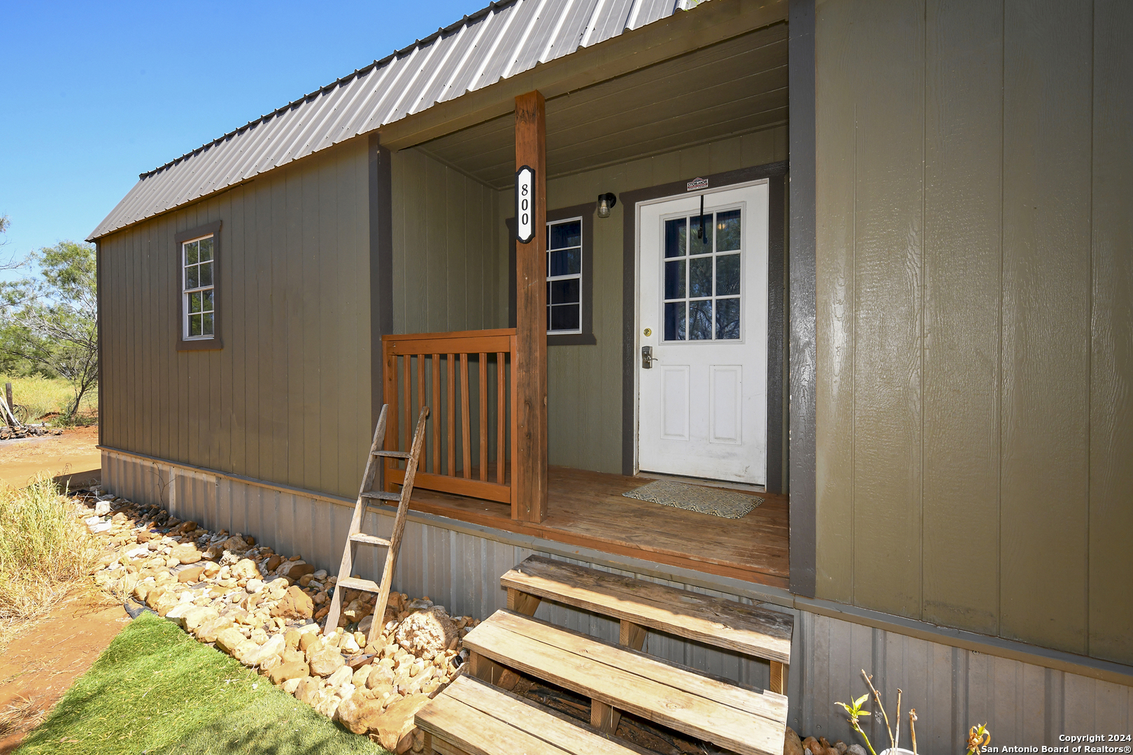 main property photo 16