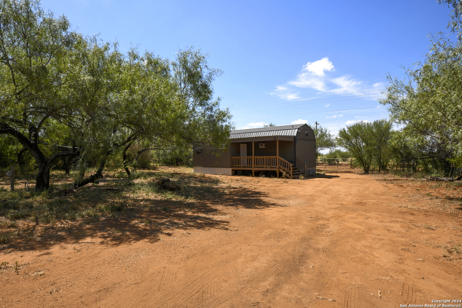 main property photo 32