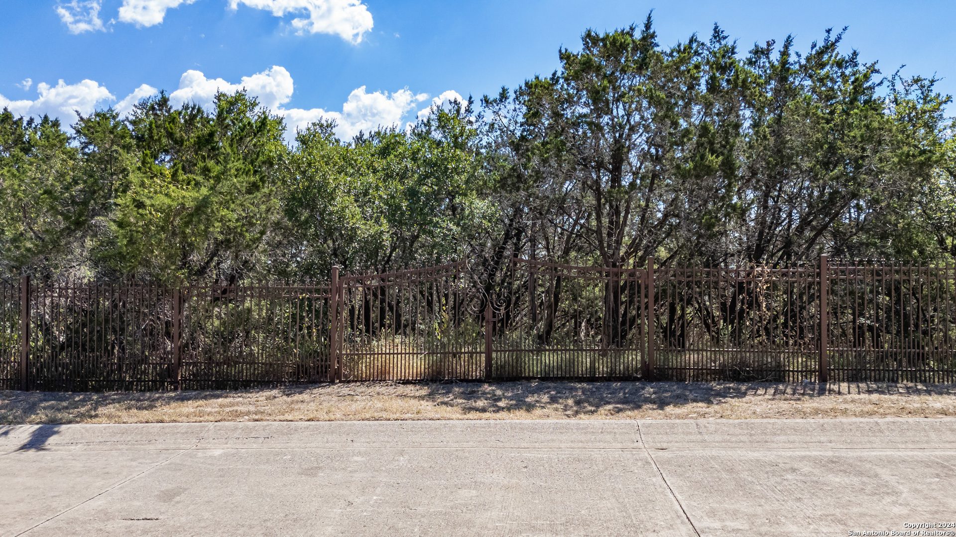 main property photo 13