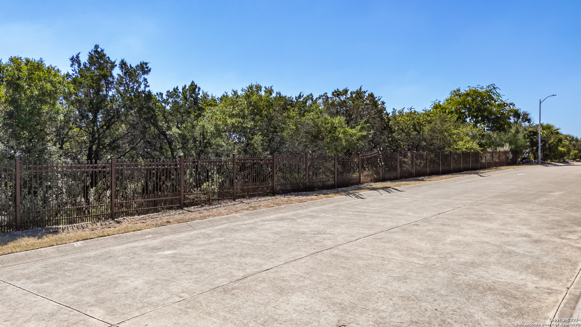 main property photo 14