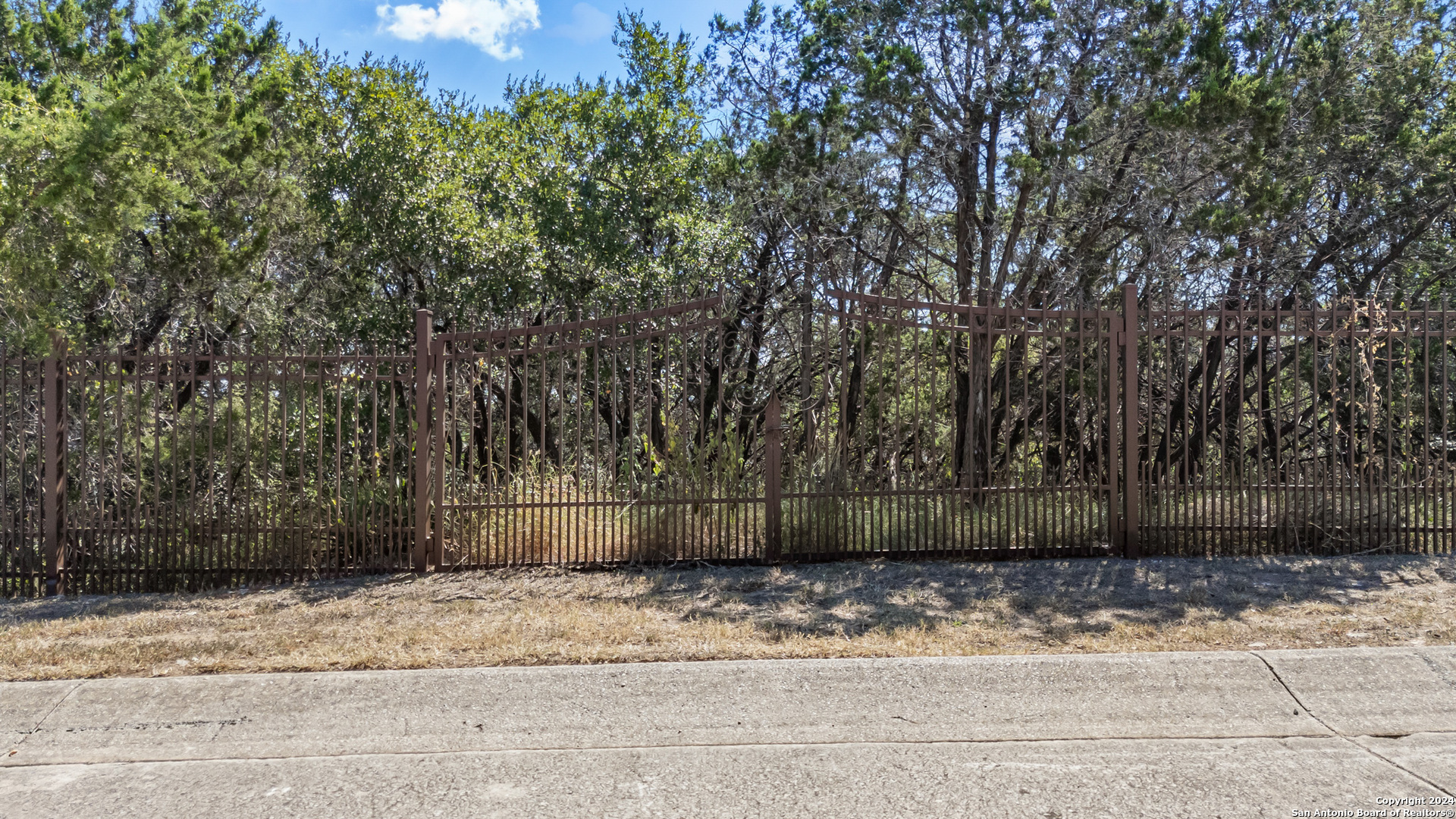 main property photo 15