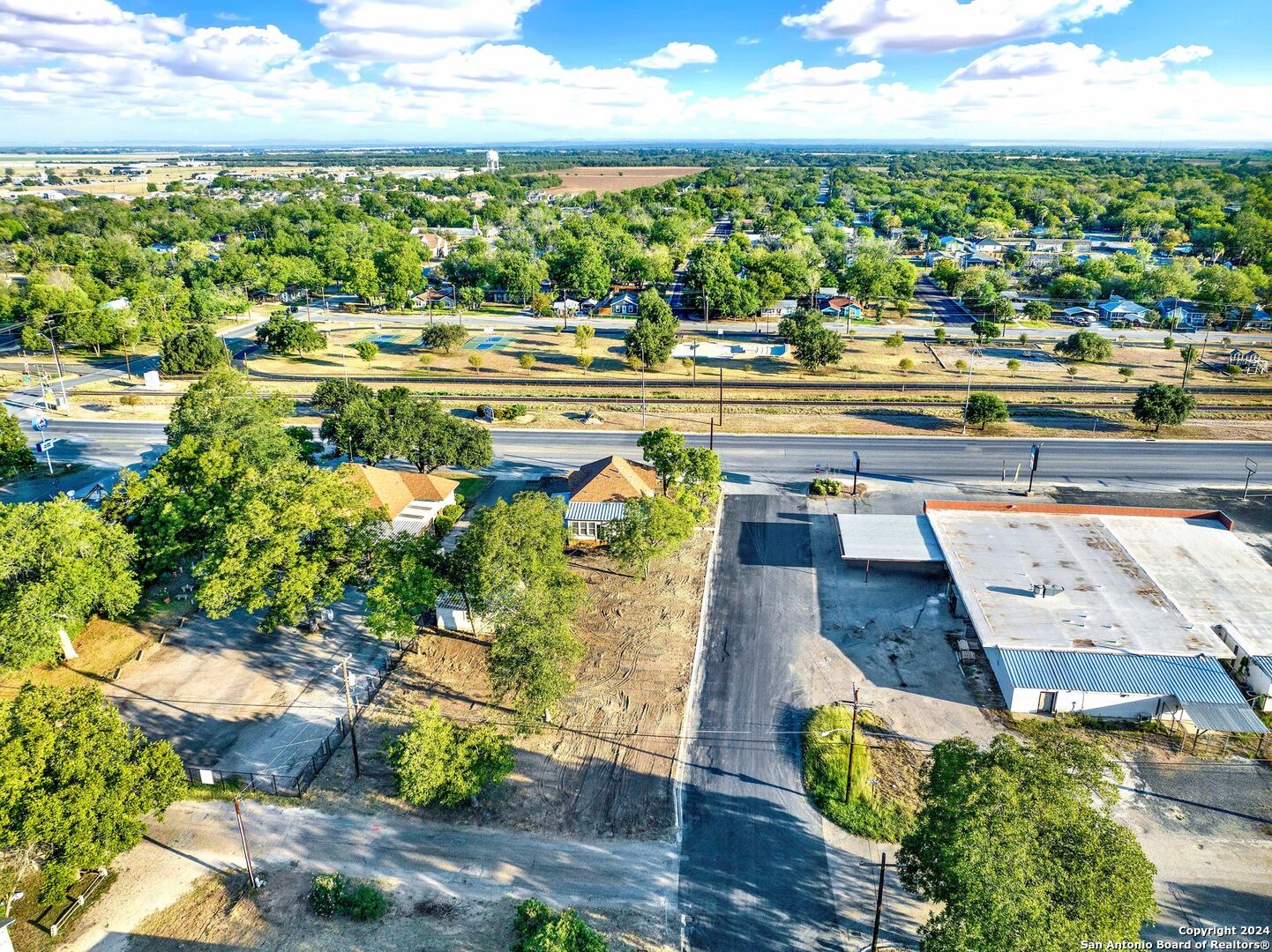 main property photo 18