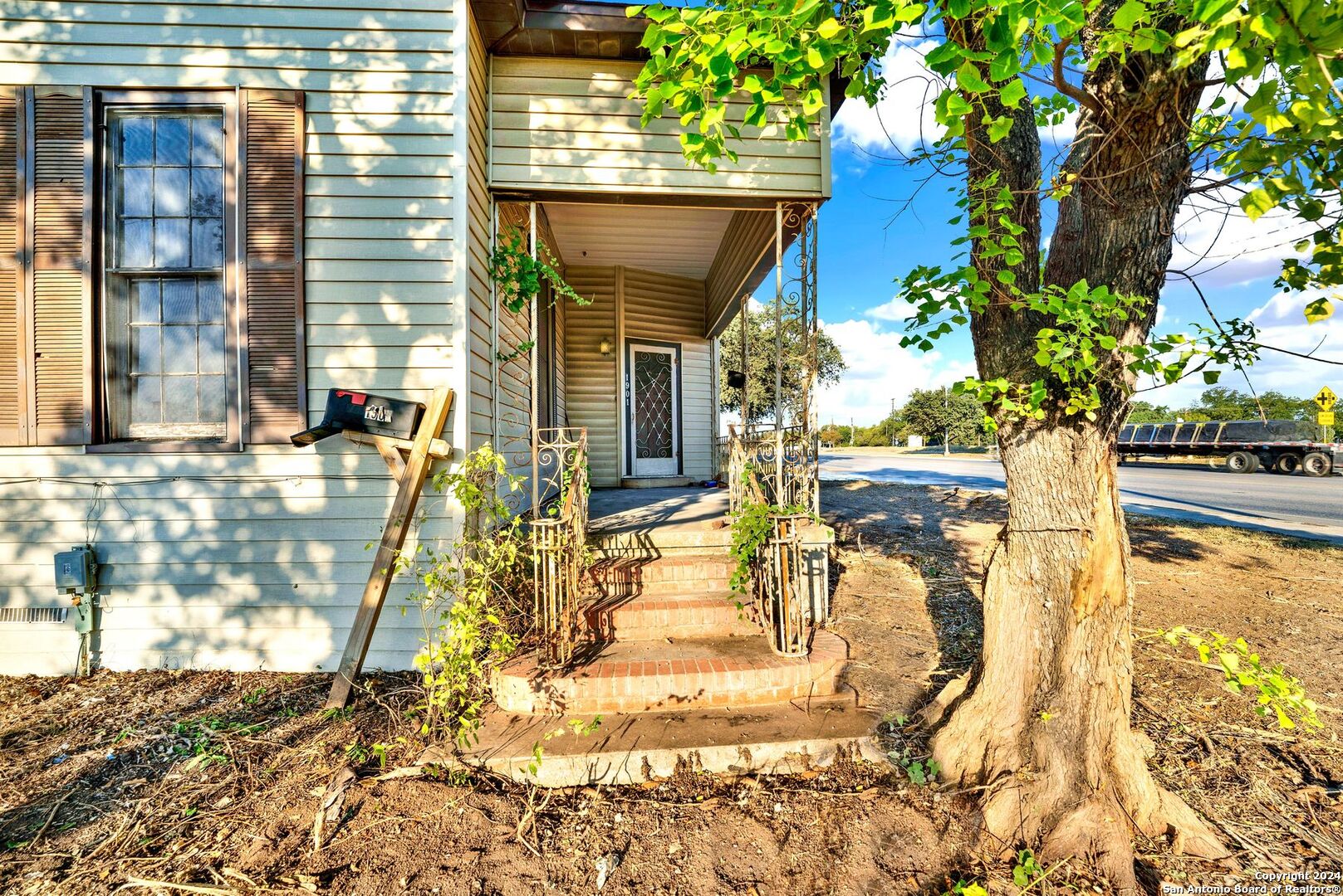 main property photo 9