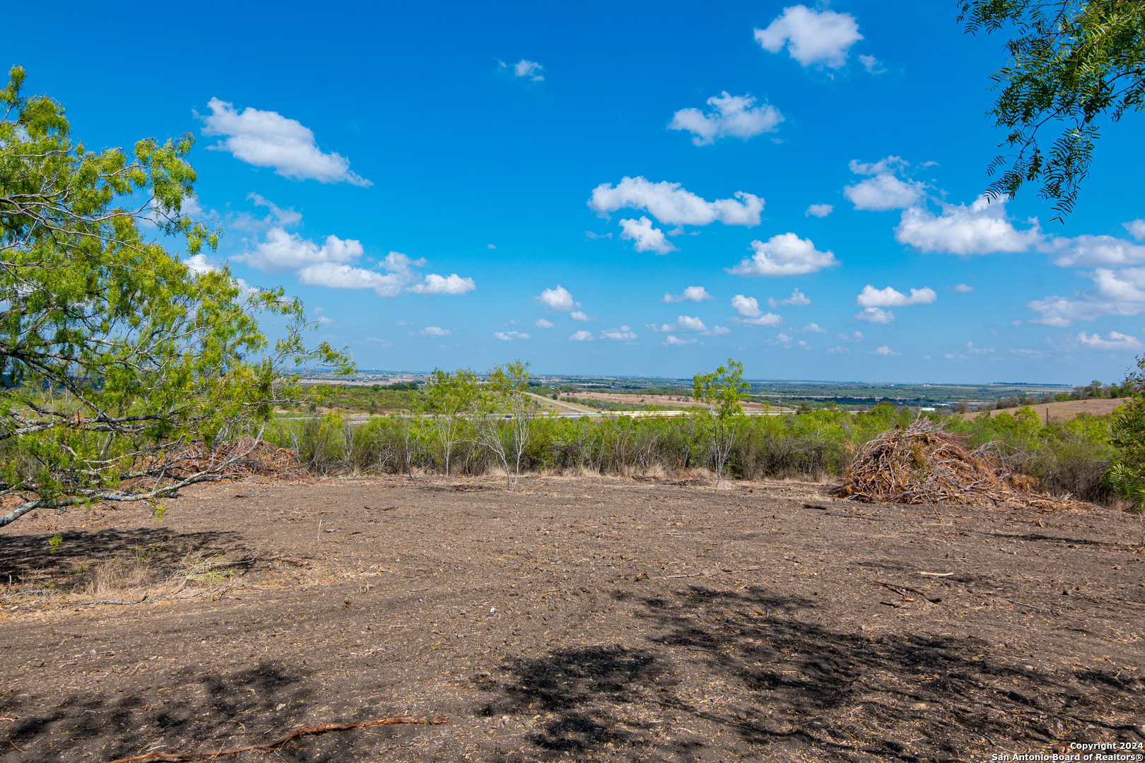 main property photo 11