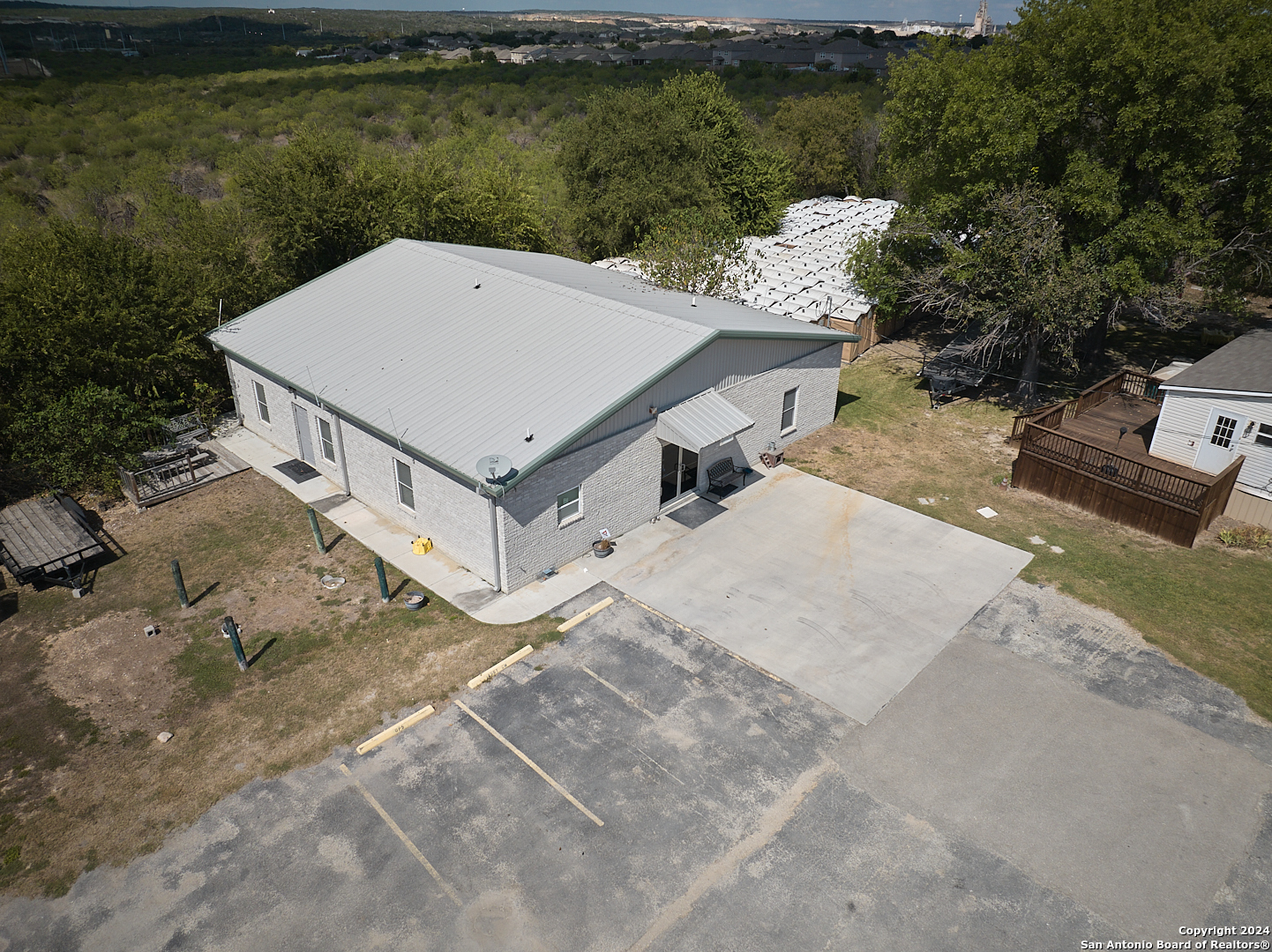 main property photo 6