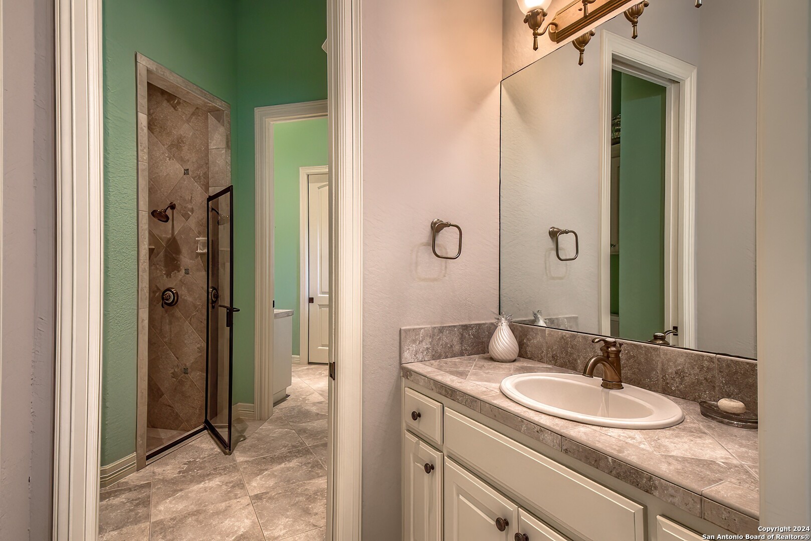 property viewer photo 31