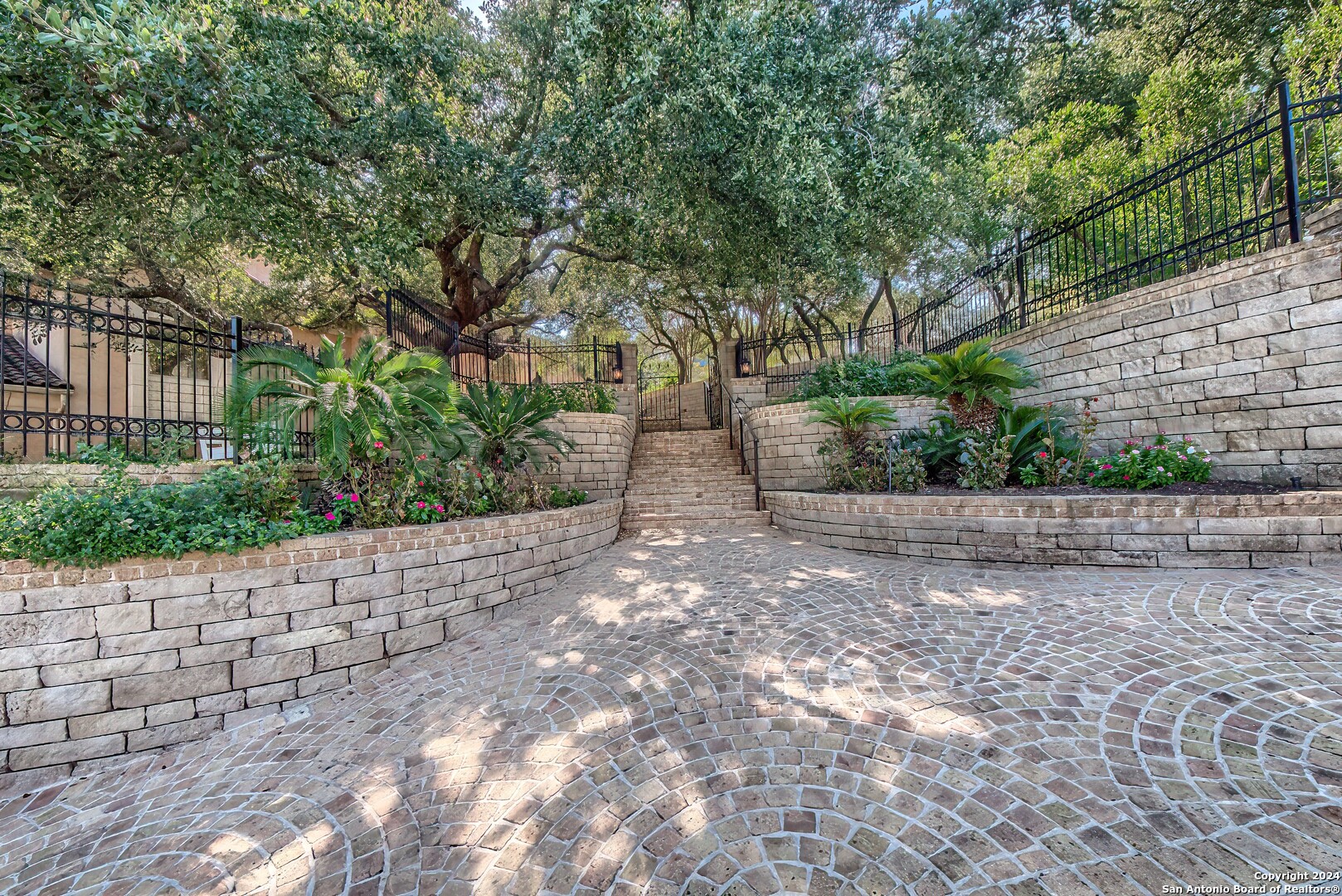 property viewer photo 9