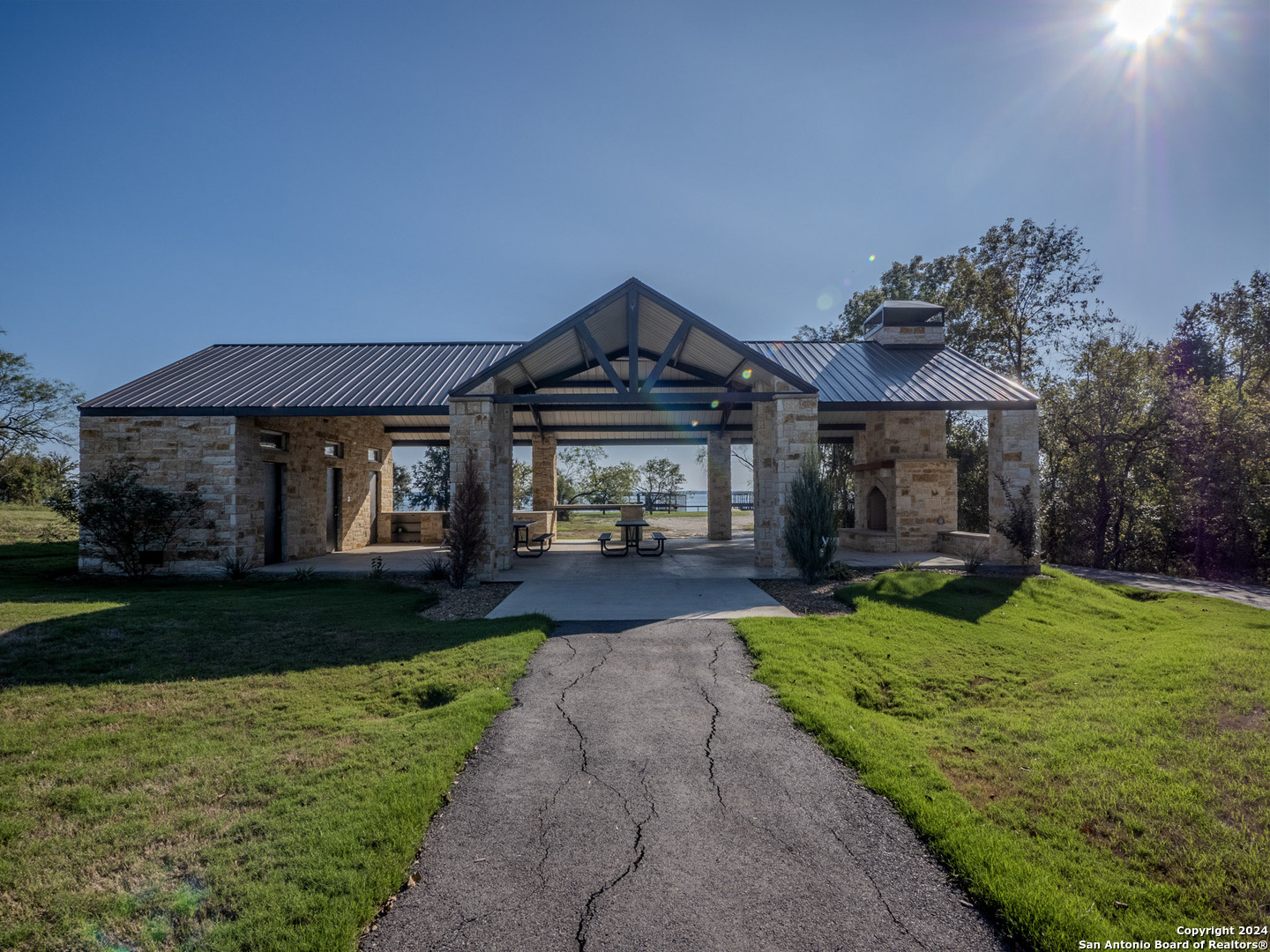 main property photo 16