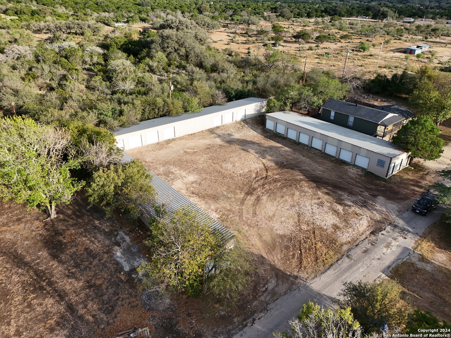 main property photo 28