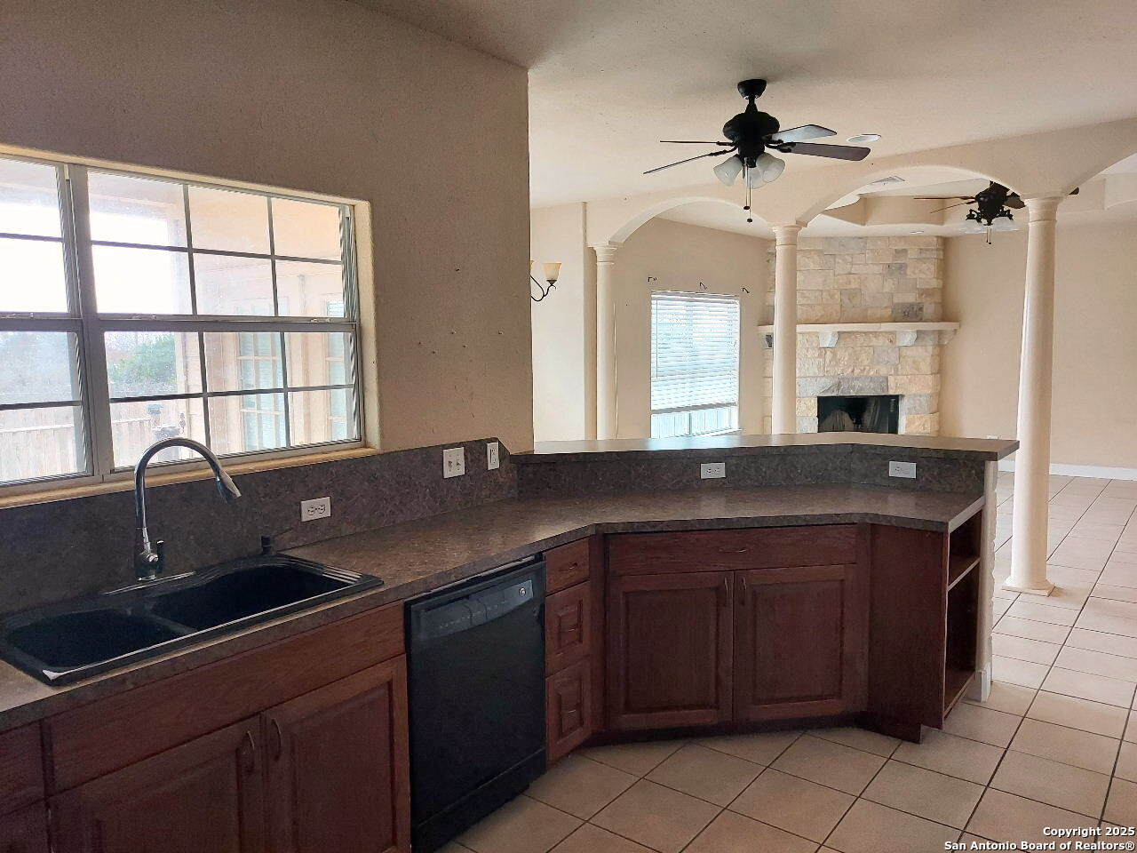 property viewer photo 3
