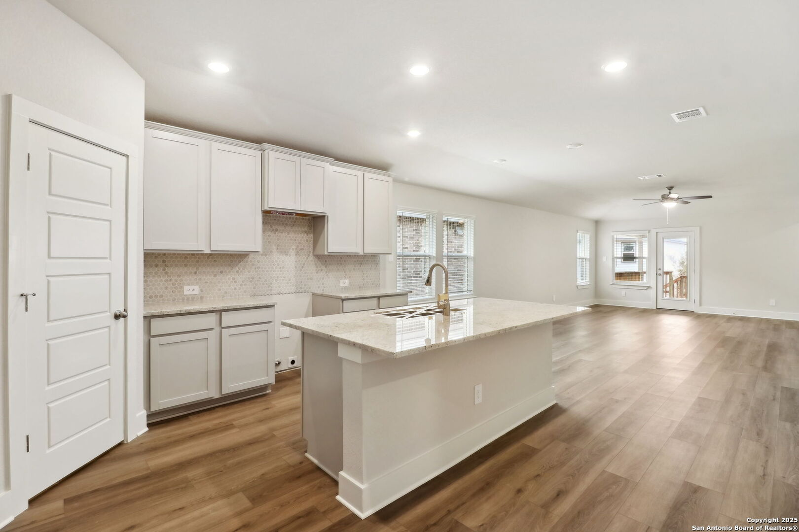 property viewer photo 11