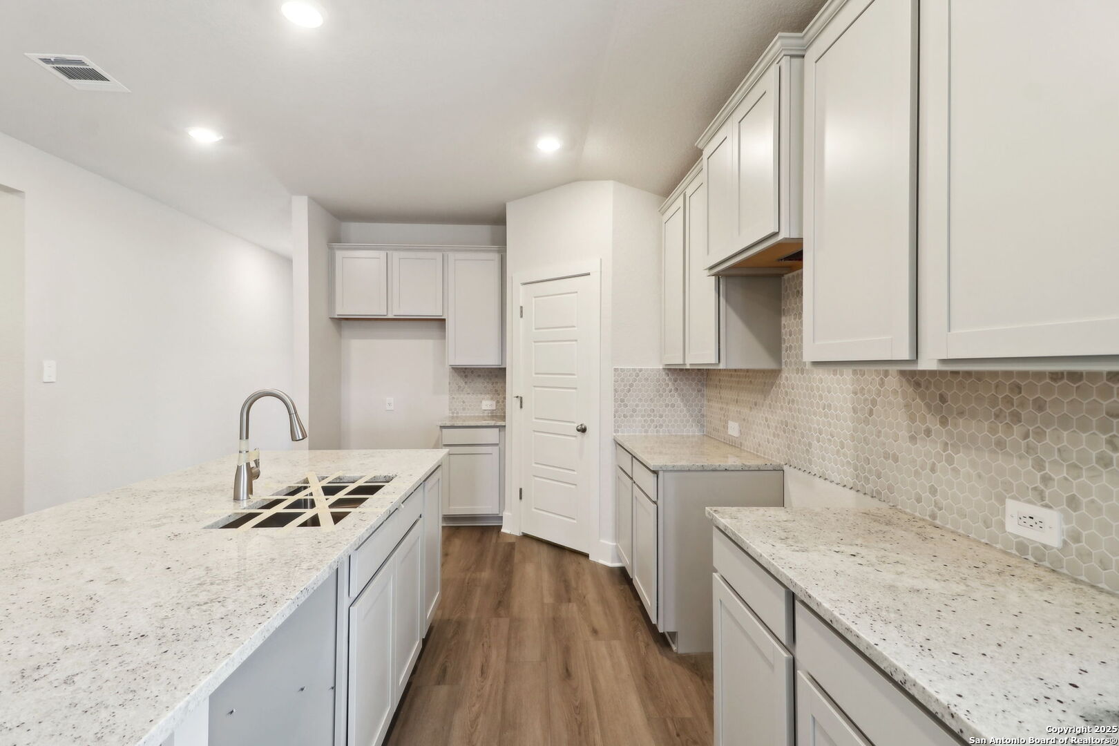 property viewer photo 12