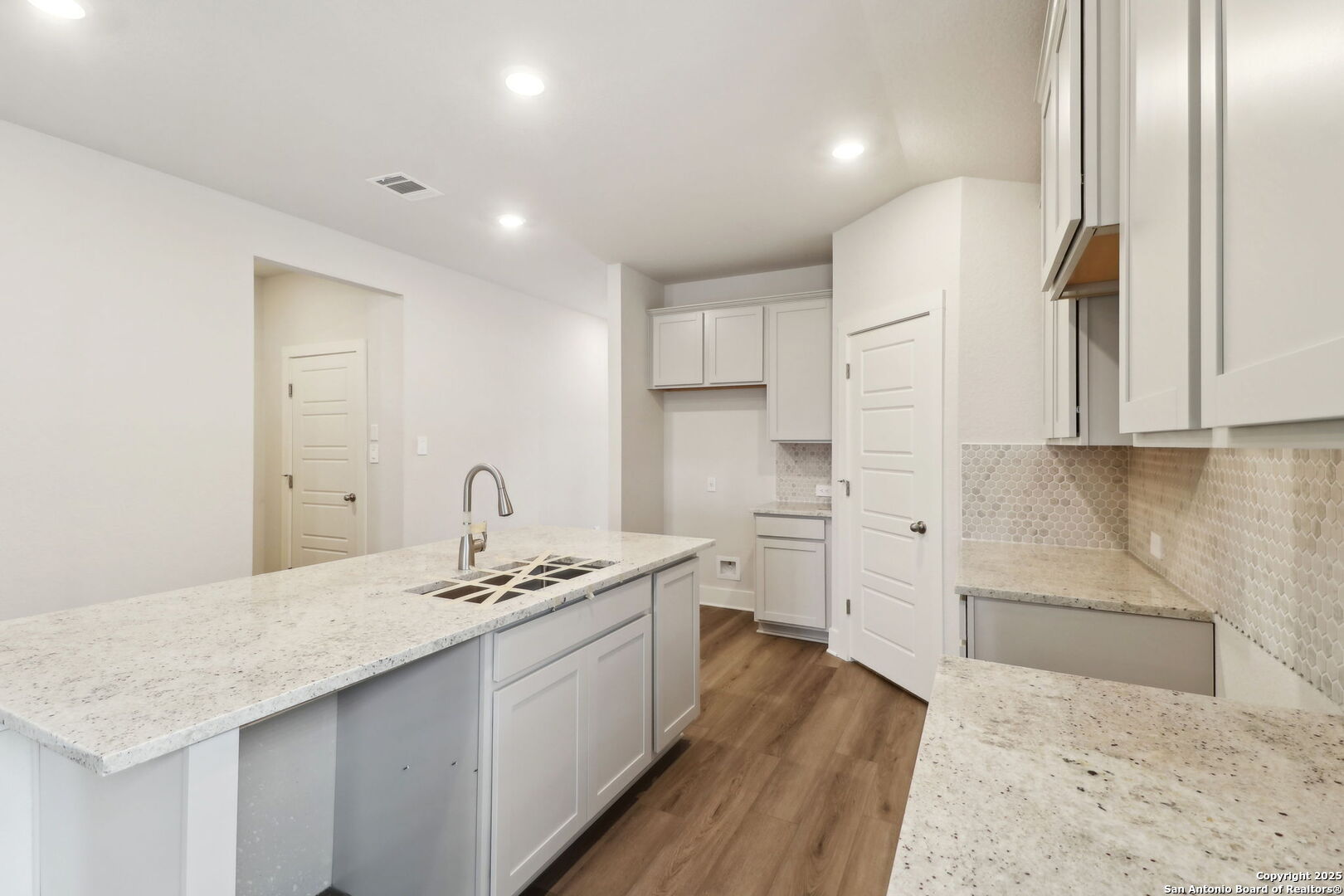 property viewer photo 13