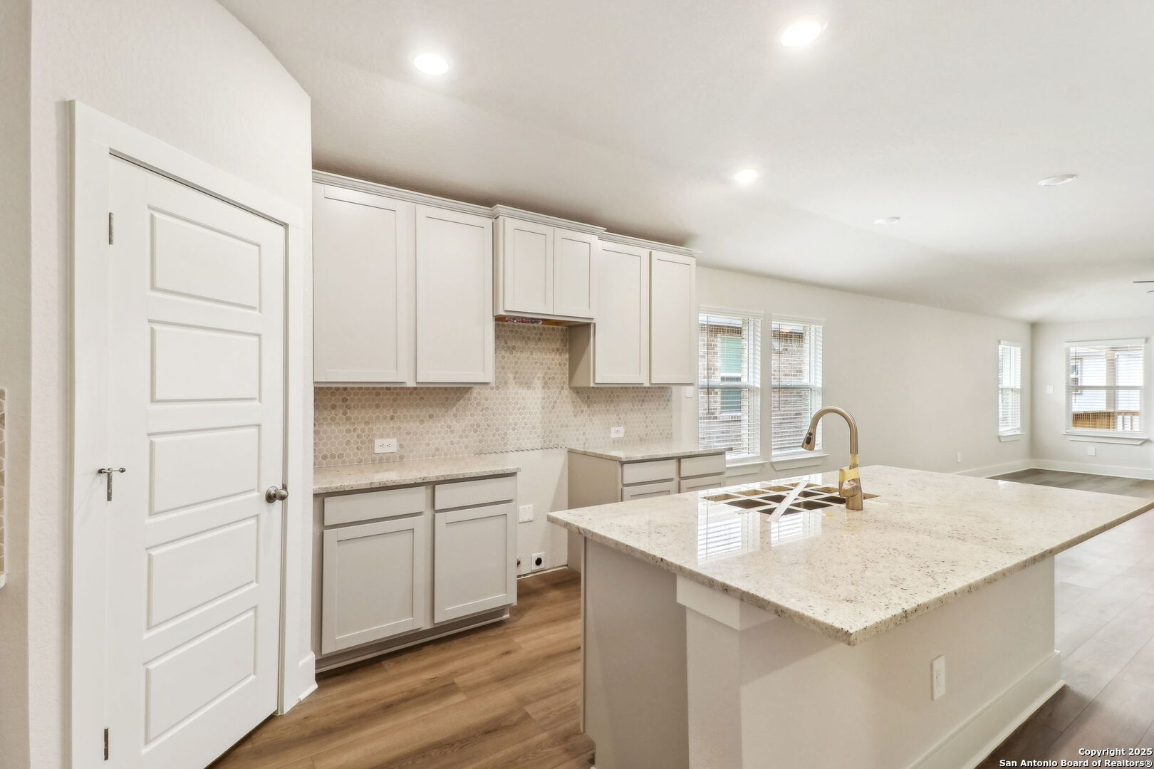 property viewer photo 14