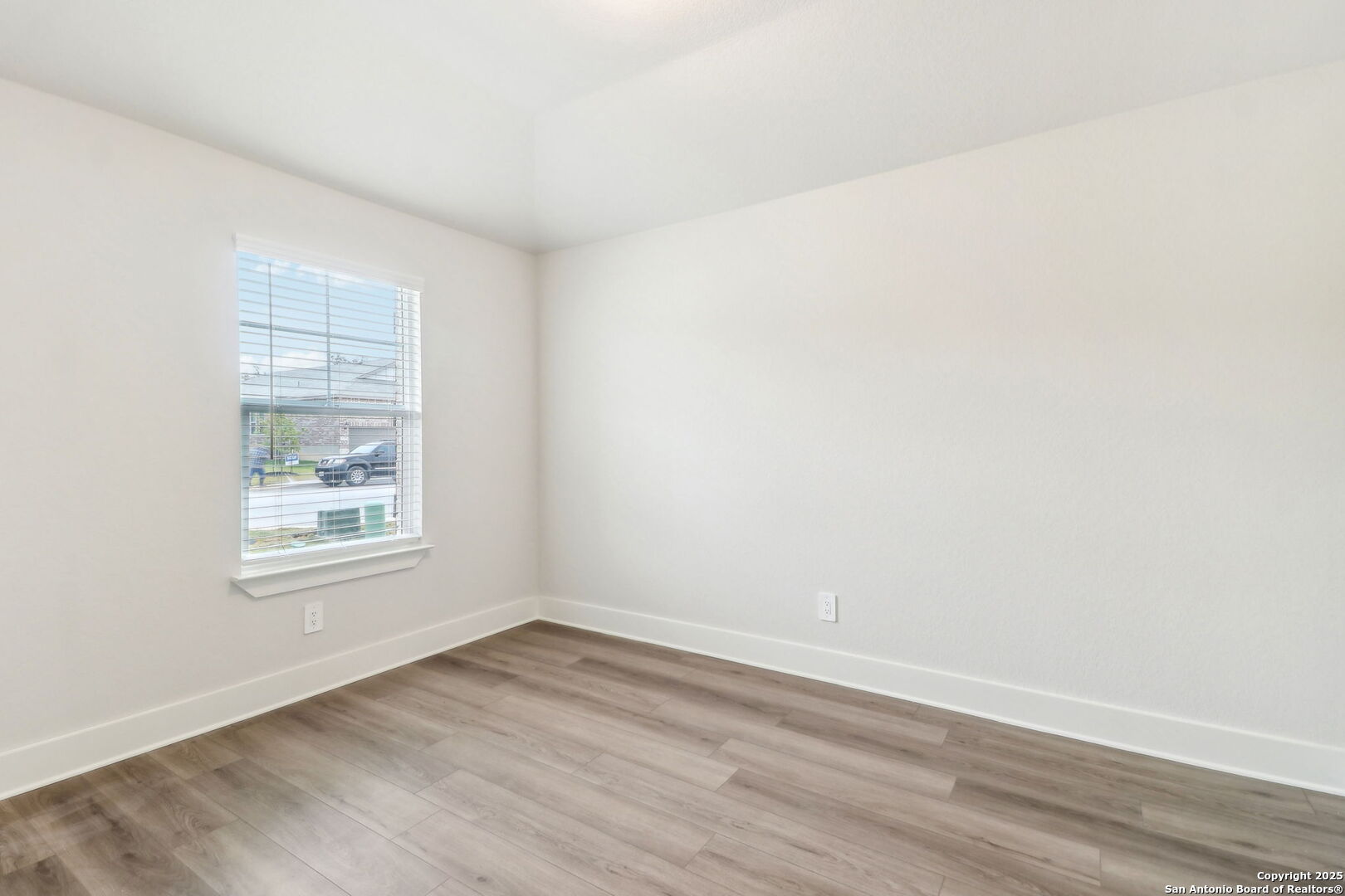 property viewer photo 15