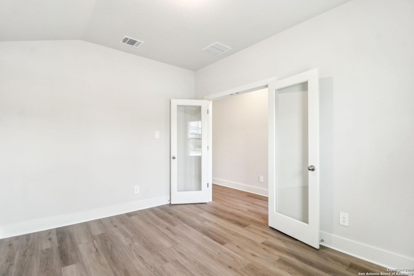 property viewer photo 16