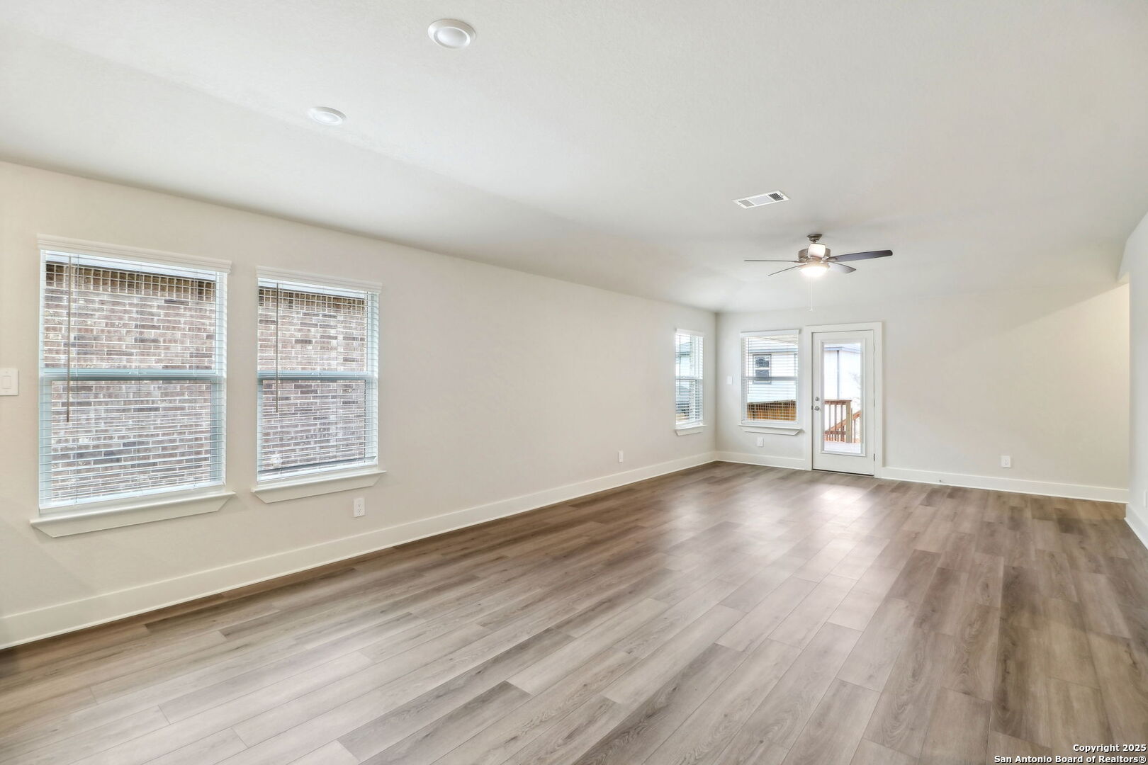 property viewer photo 18