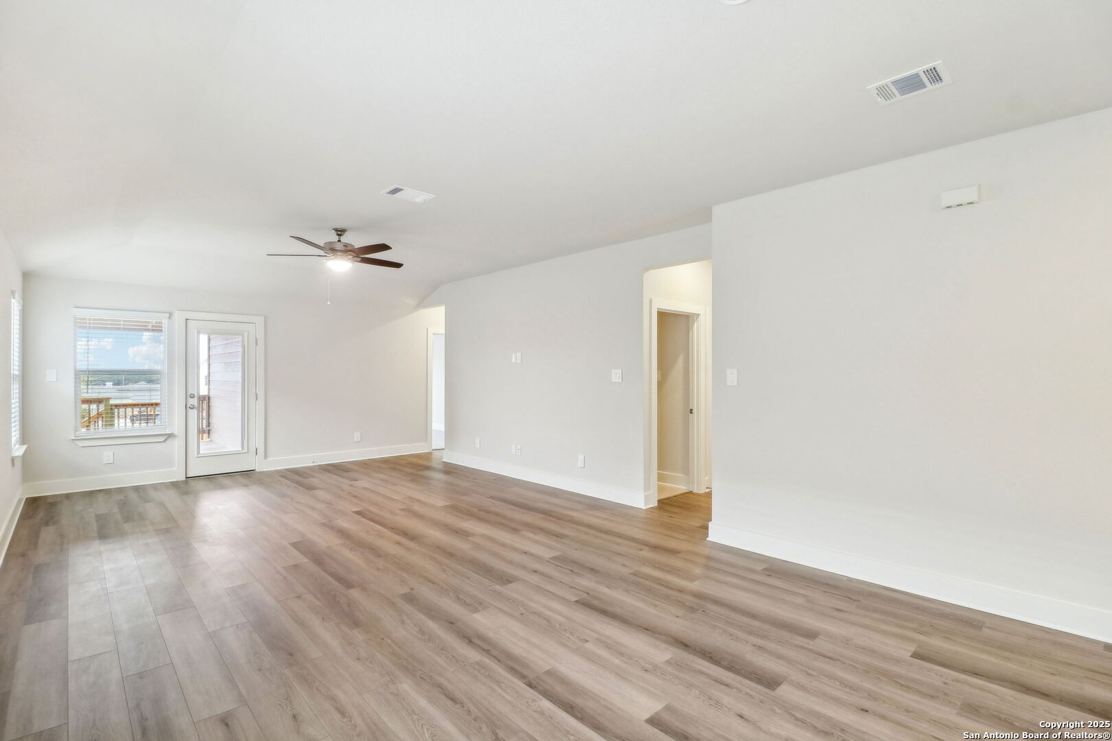property viewer photo 19