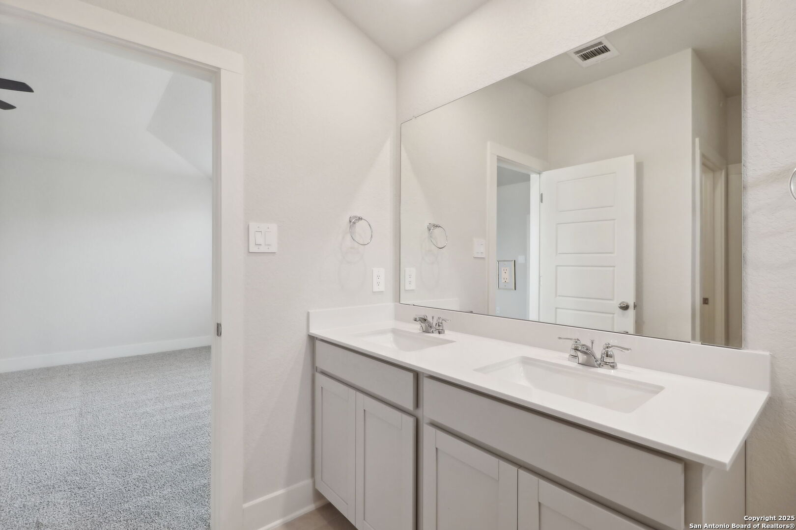 property viewer photo 25