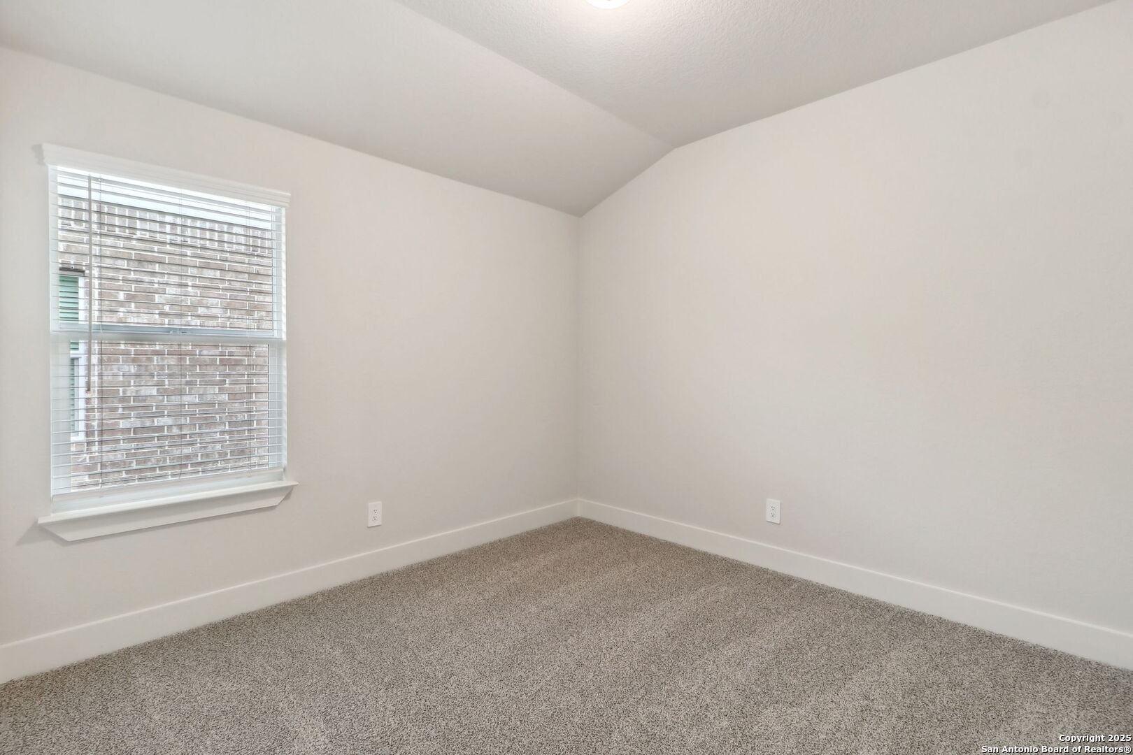 property viewer photo 30