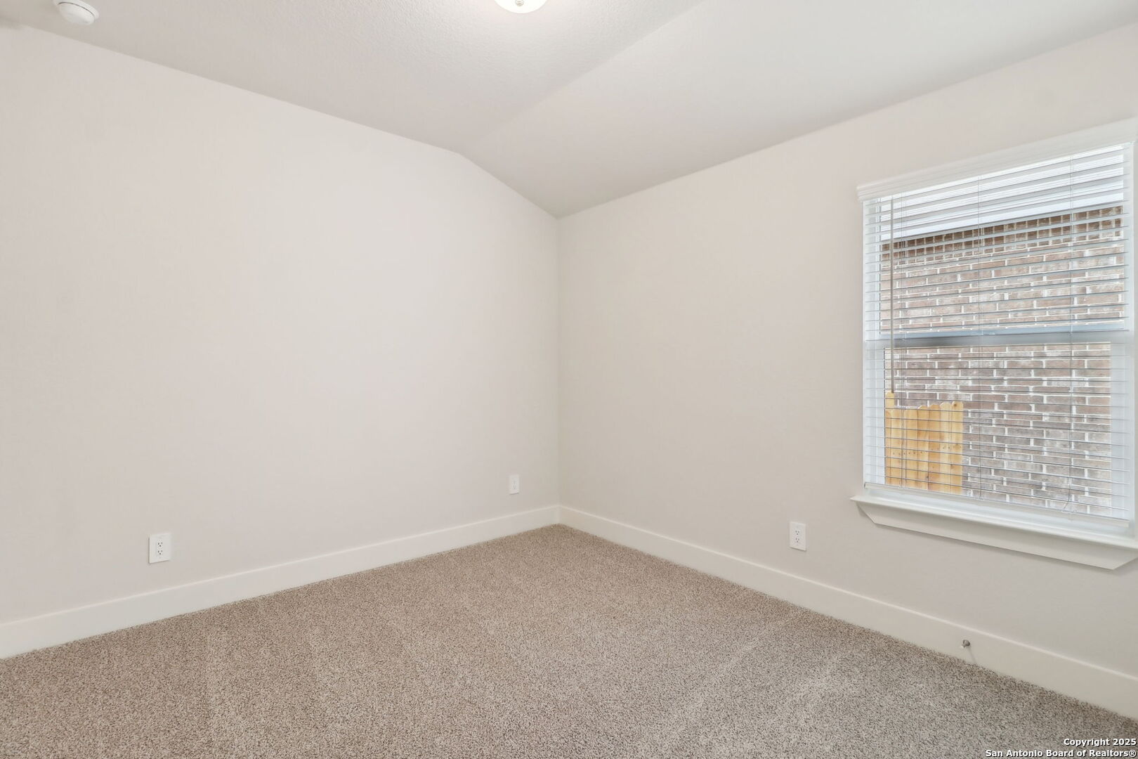 property viewer photo 32