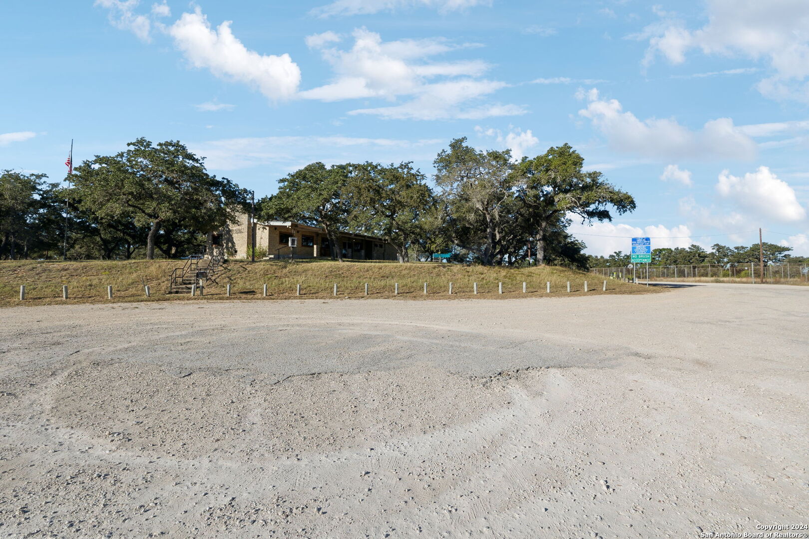 main property photo 38