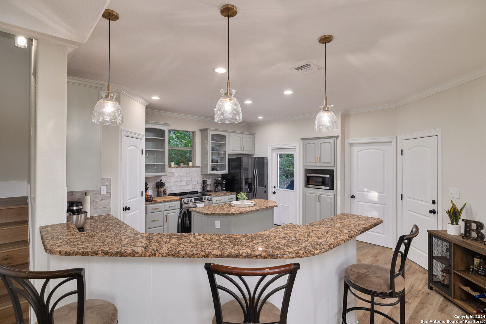 main property photo 18