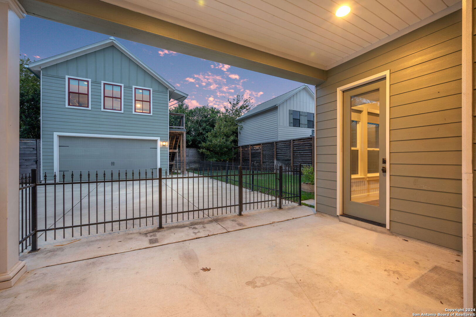 main property photo 28