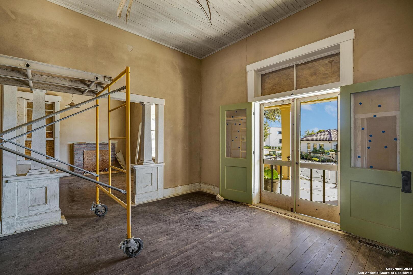 main property photo 10