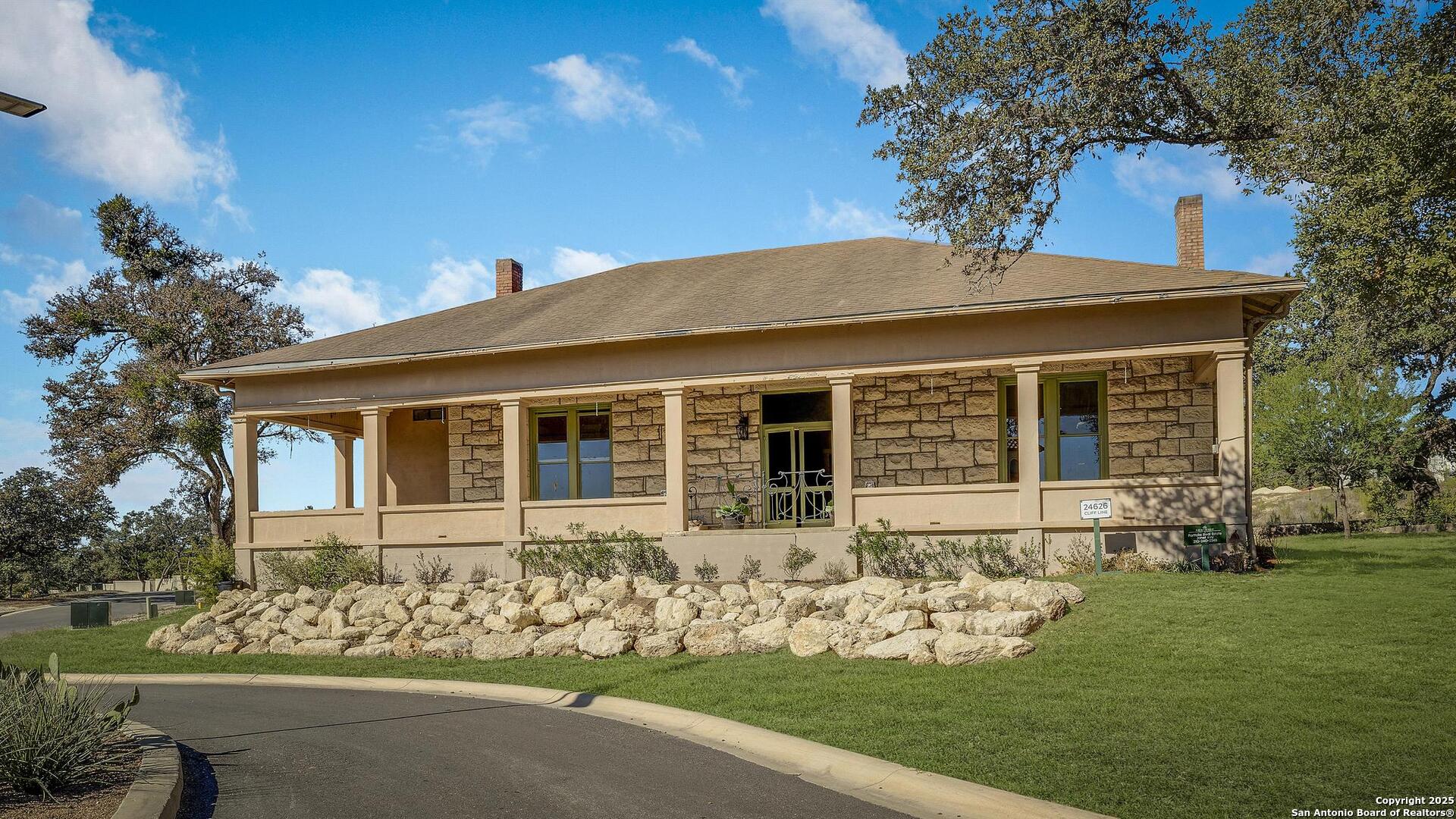 main property photo 3