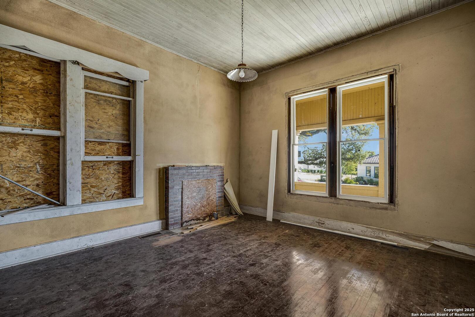main property photo 9