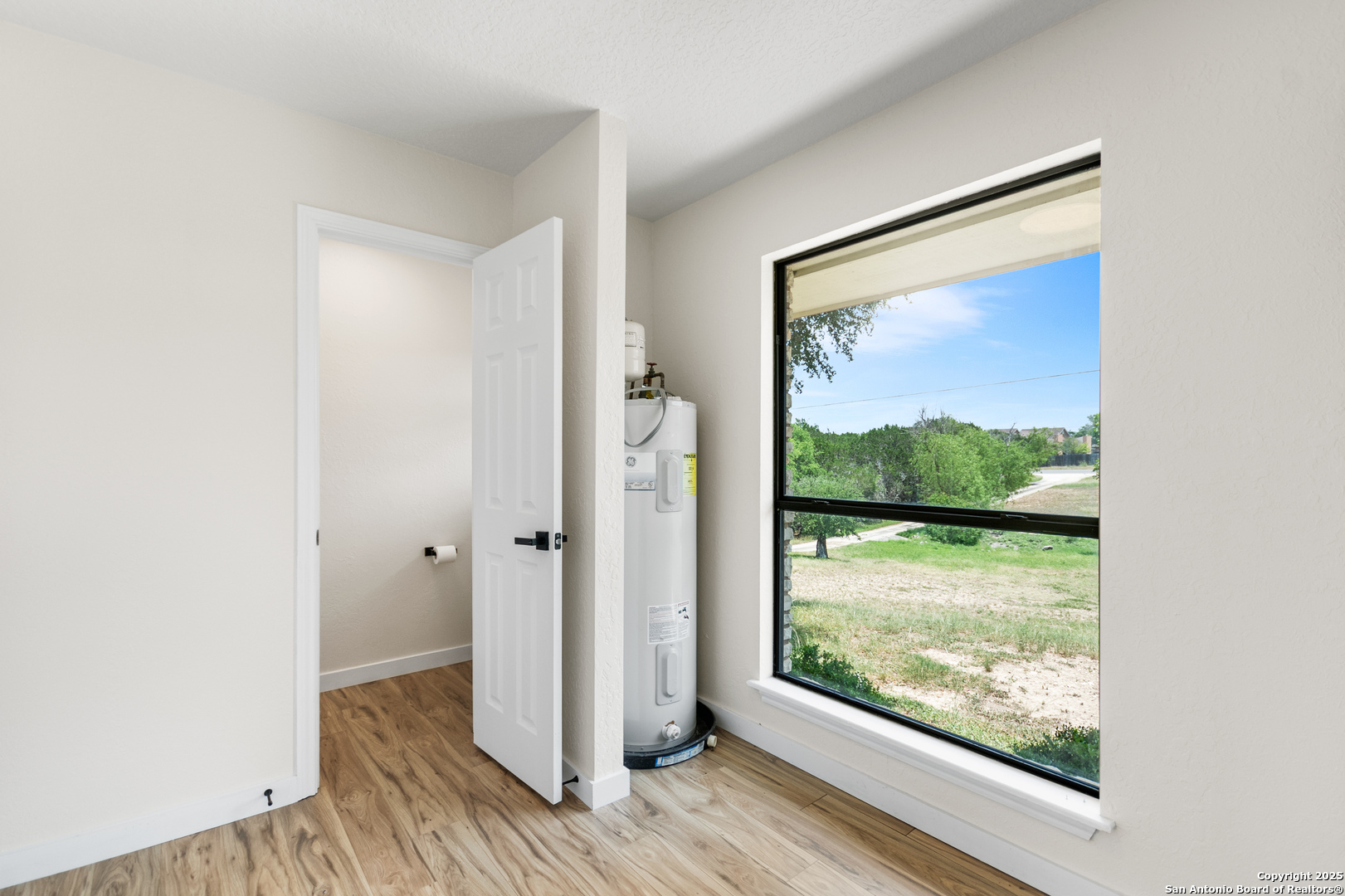 main property photo 15