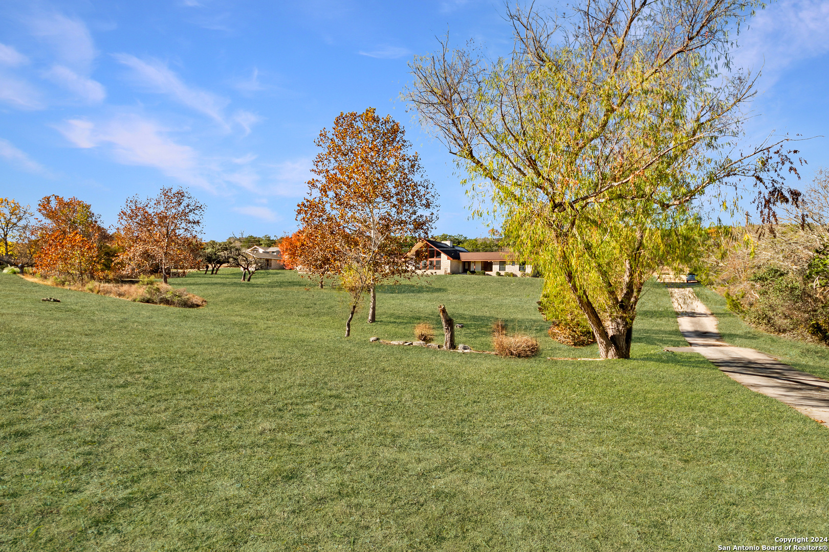 main property photo 30