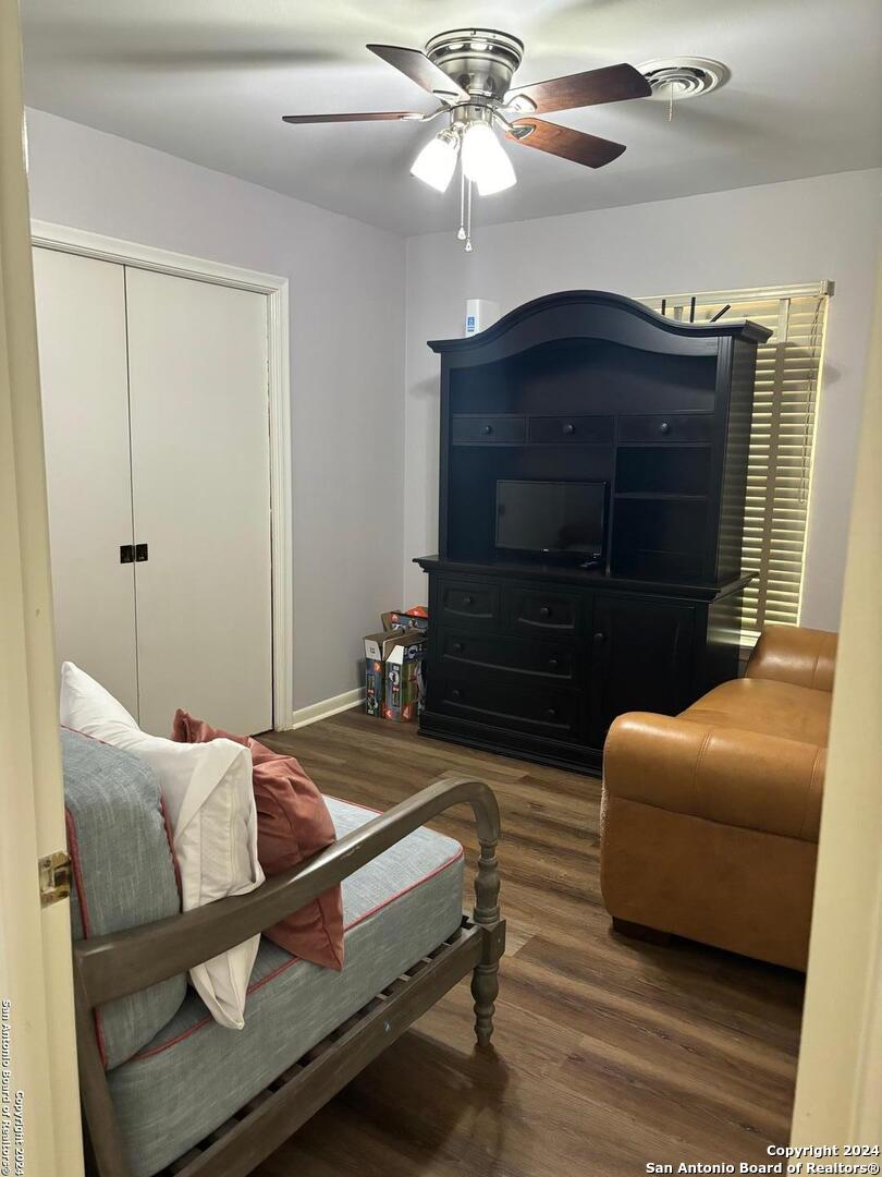 property viewer photo 6