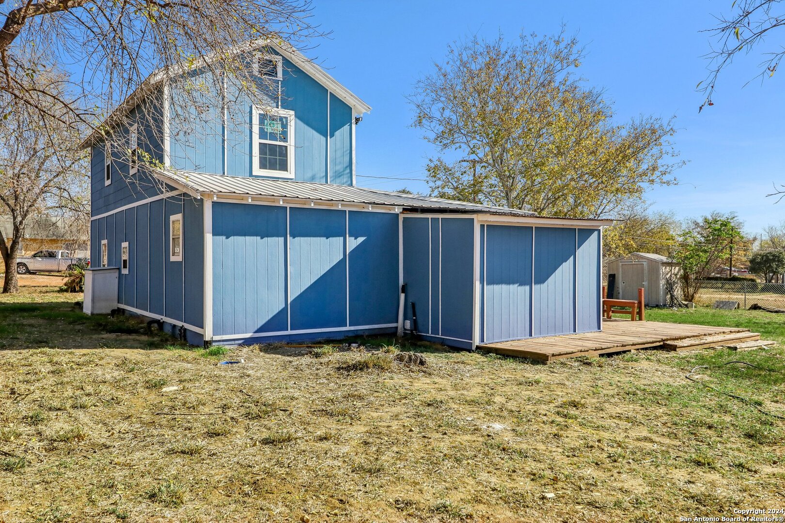 main property photo 28