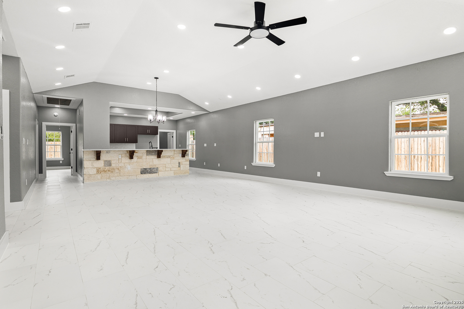 property viewer photo 6