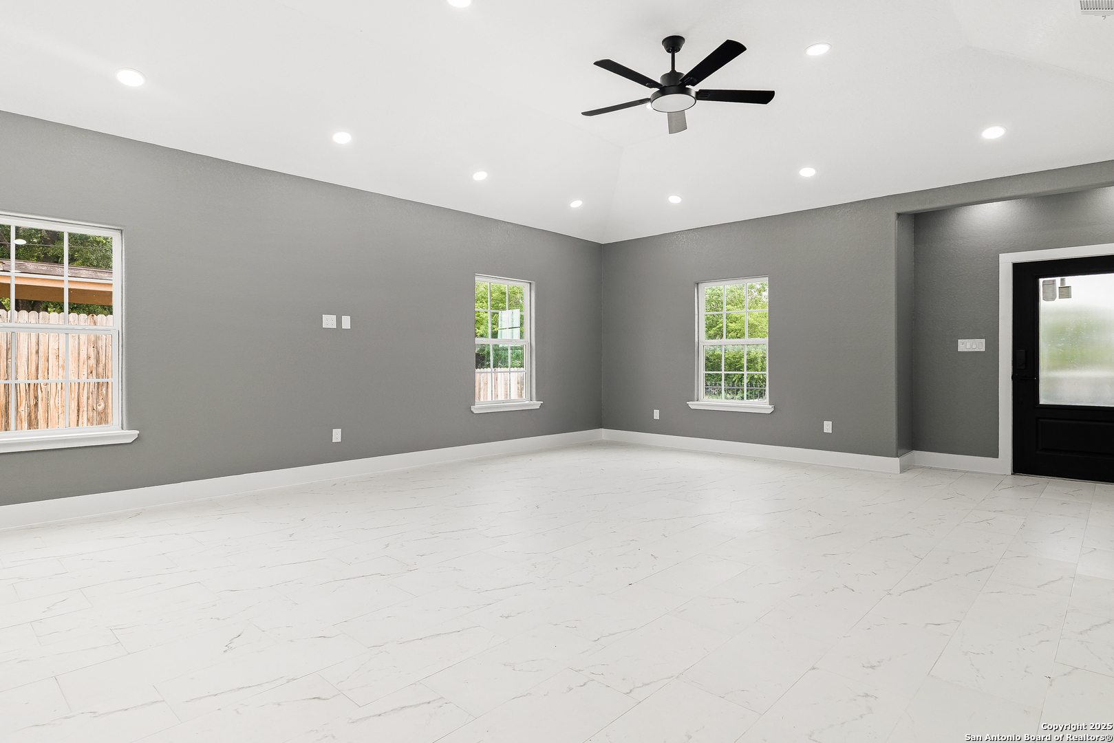 property viewer photo 8