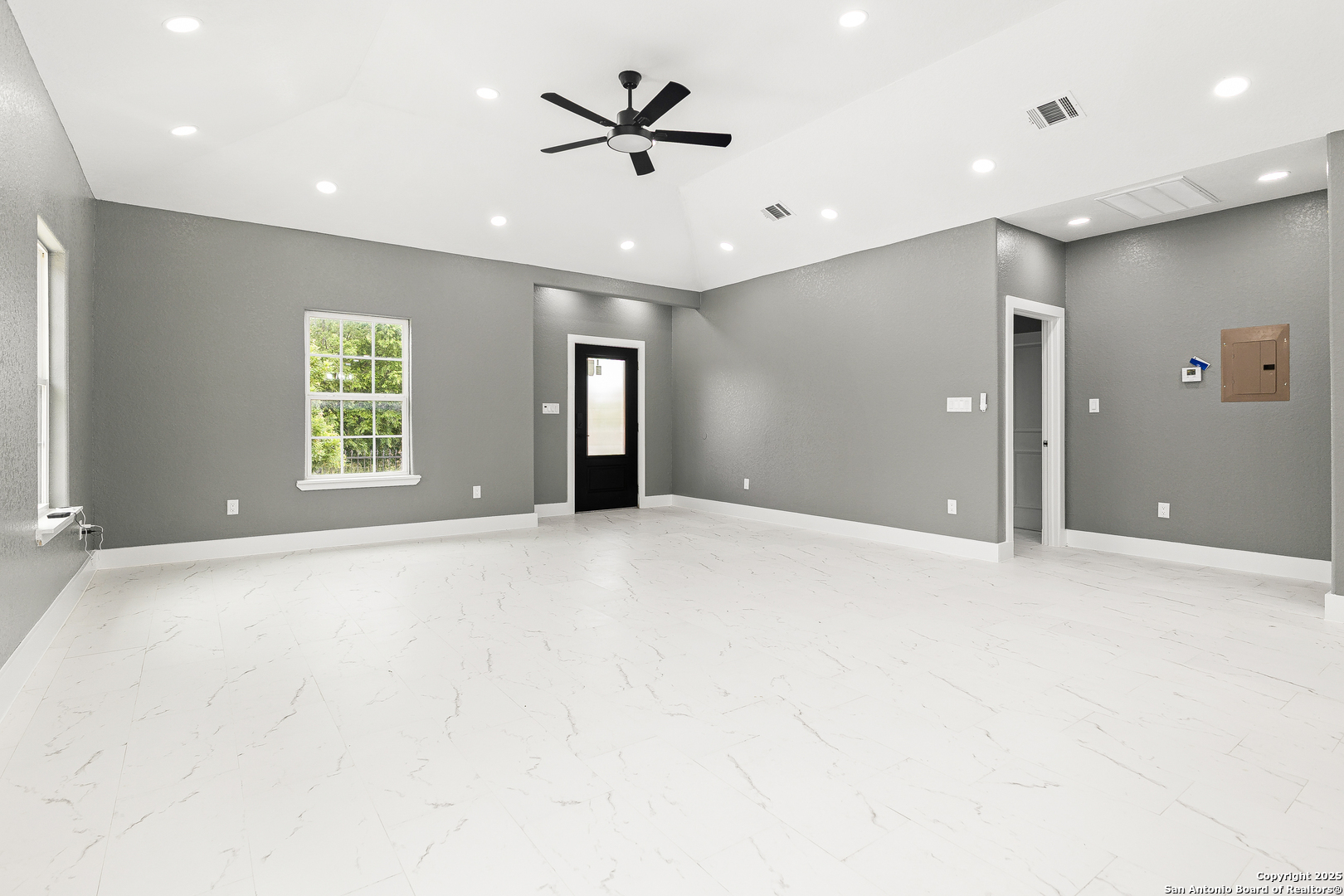 property viewer photo 9