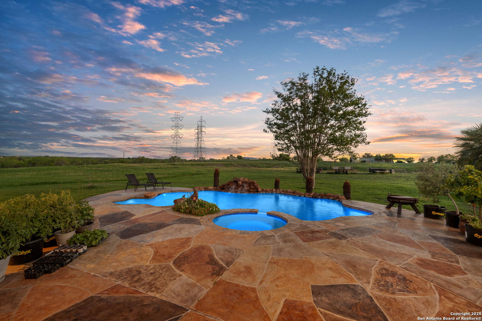 main property photo 6